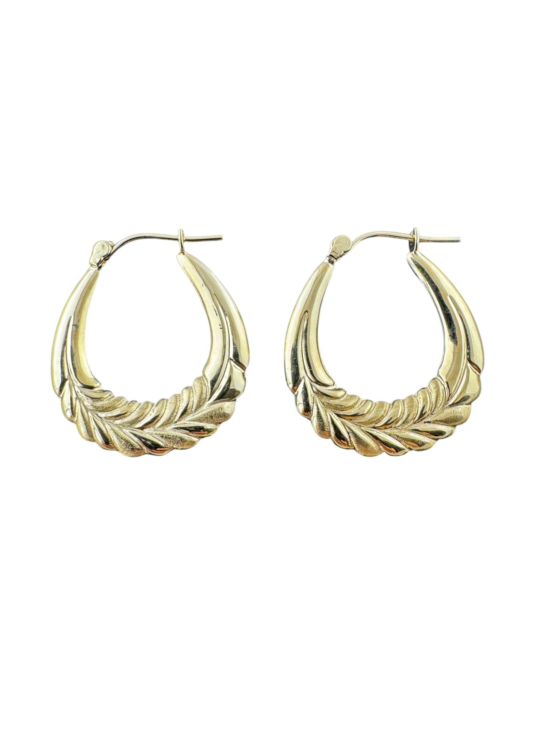 Orecchini a cerchio ovali in oro giallo 14K #22519 In condizioni buone in vendita a Washington Depot, CT