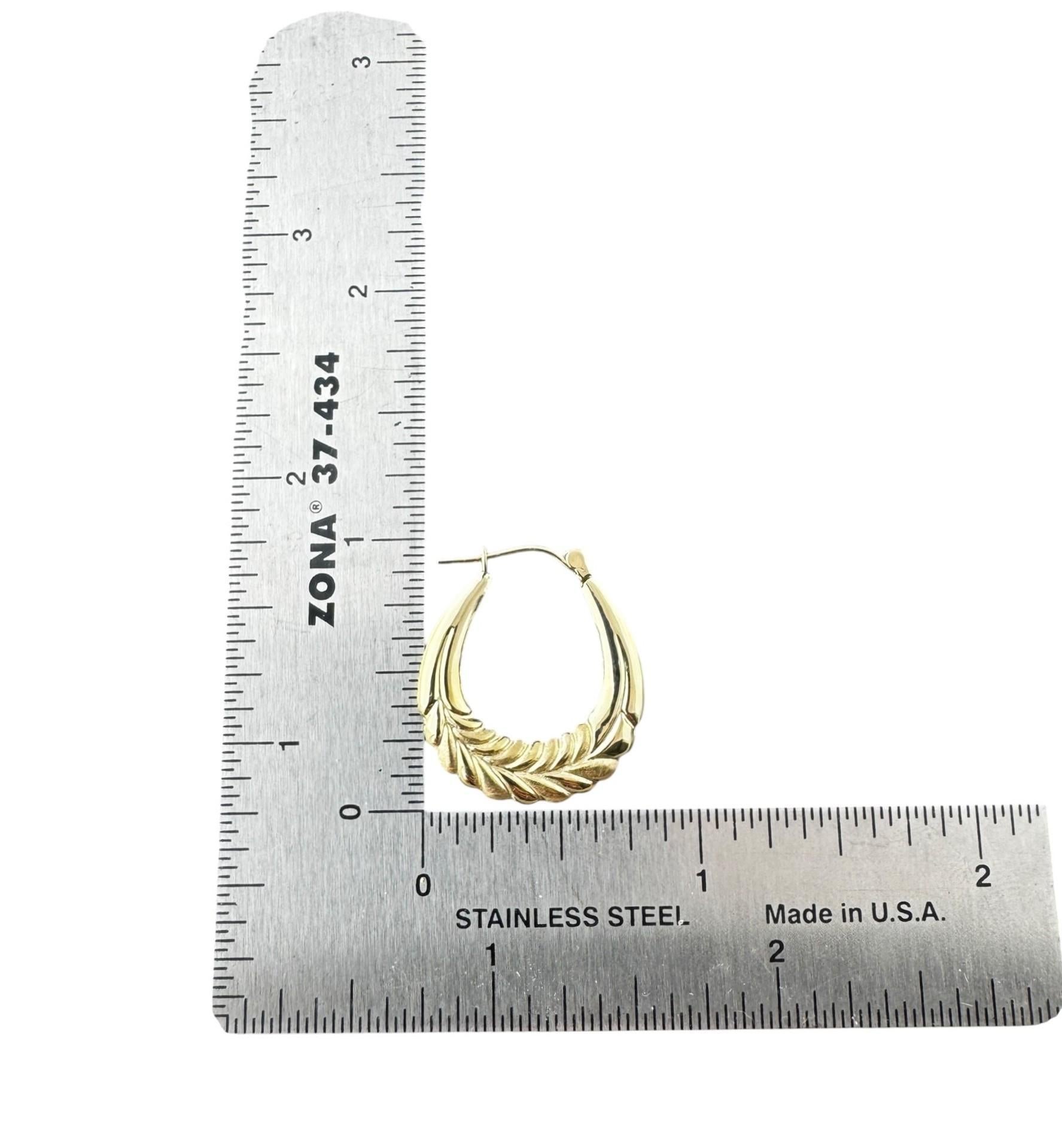 Orecchini a cerchio ovali in oro giallo 14K #22519 in vendita 1