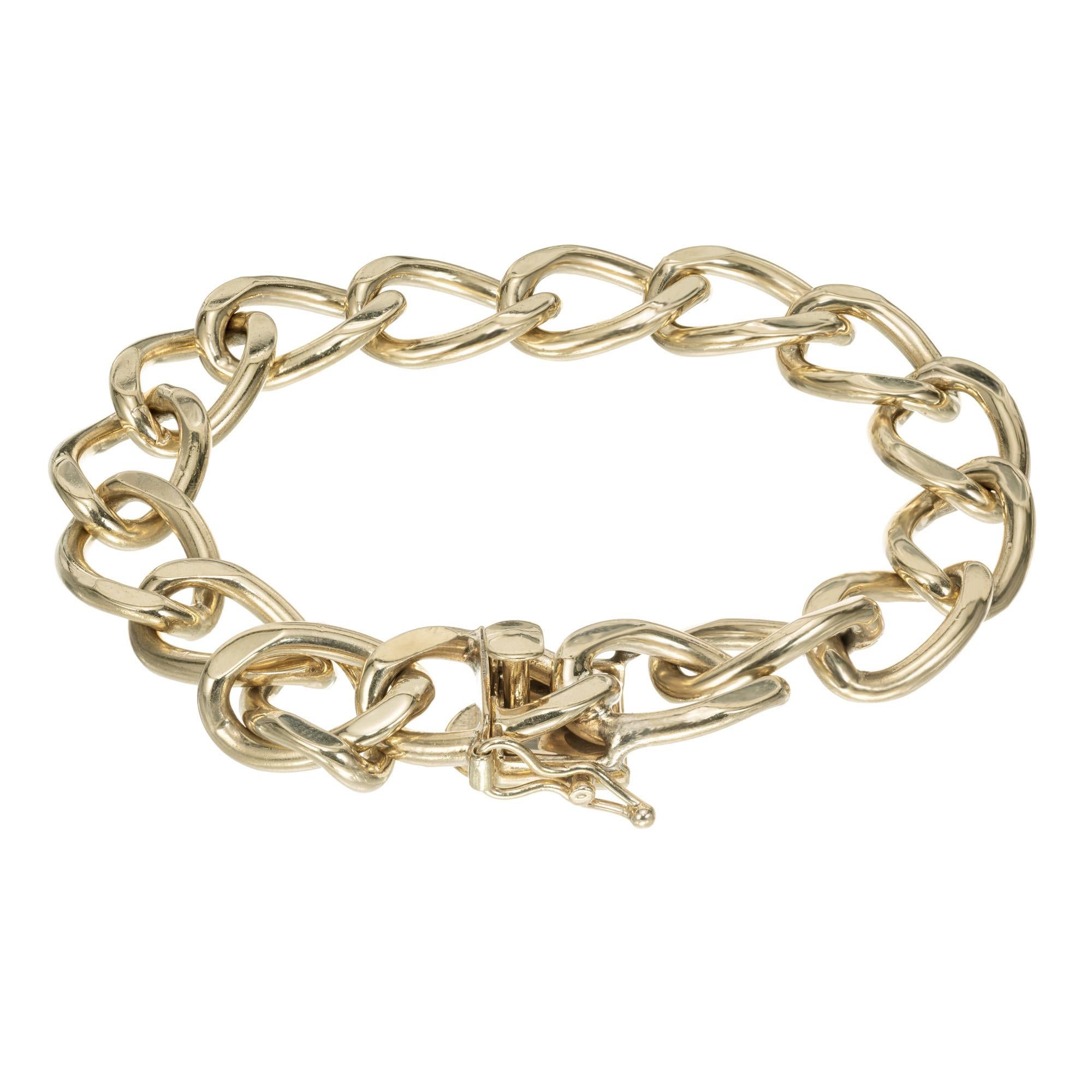 1940's oval link 14k yellow gold 7 Inch bracelet. 

14k yellow gold 
Stamped: 14k
26.4 grams
Bracelet: 7 Inches
Width: 10.2mm
Thickness/ depth: 1.81