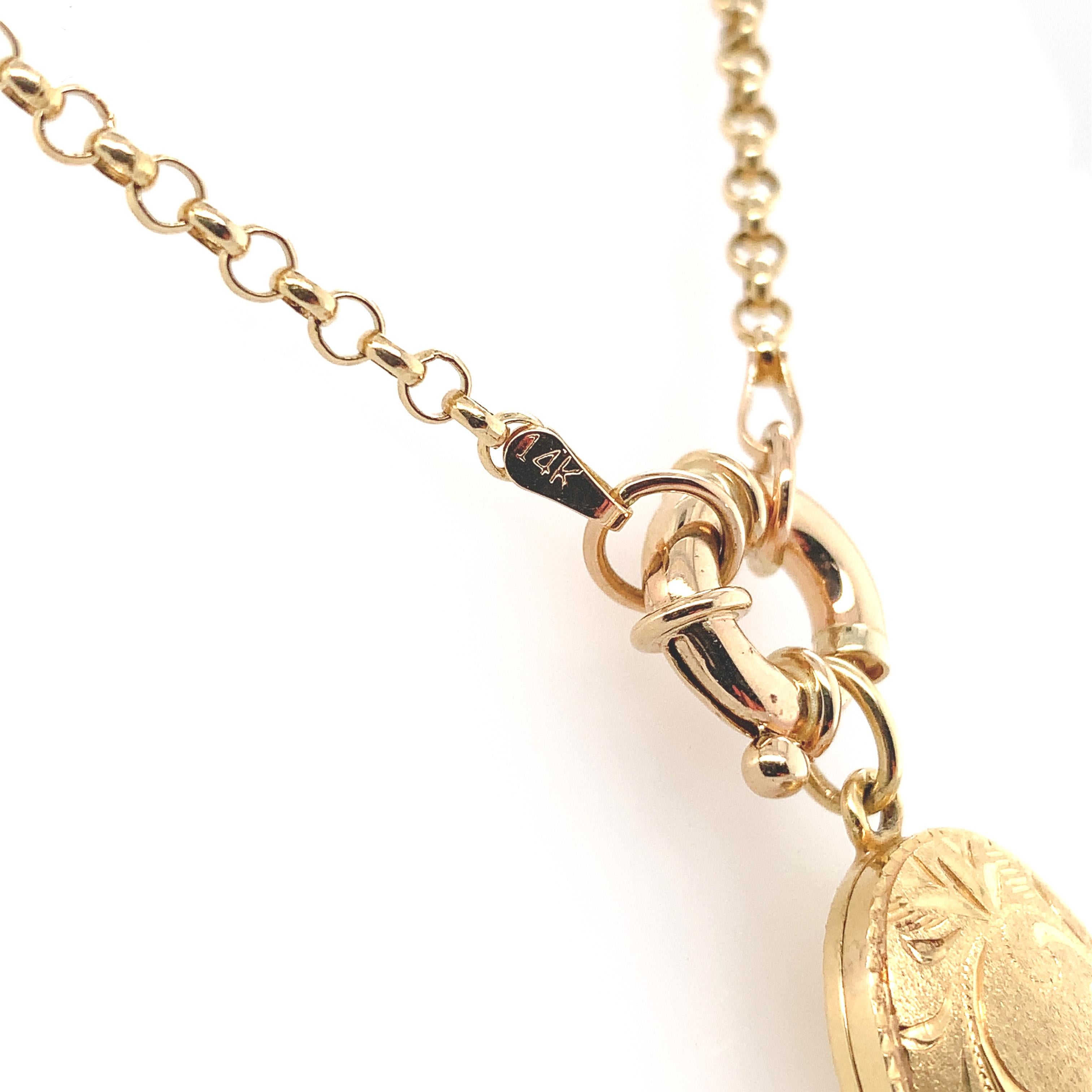 14K Yellow Gold Oval Locket with Decorative Heavy Chain For Sale 4