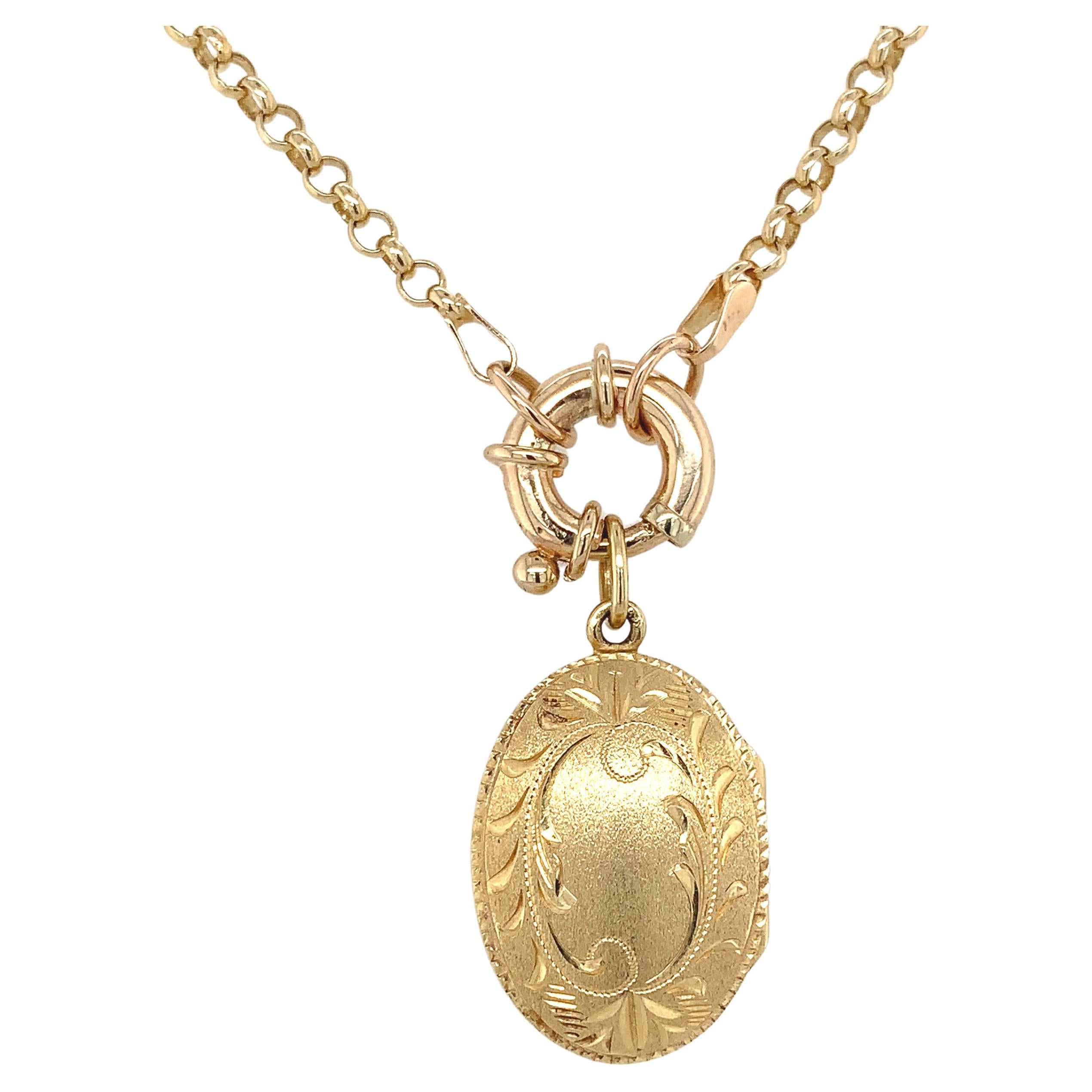 Médaillon ovale avec chaîne lourde décorative en or jaune 14 carats en vente