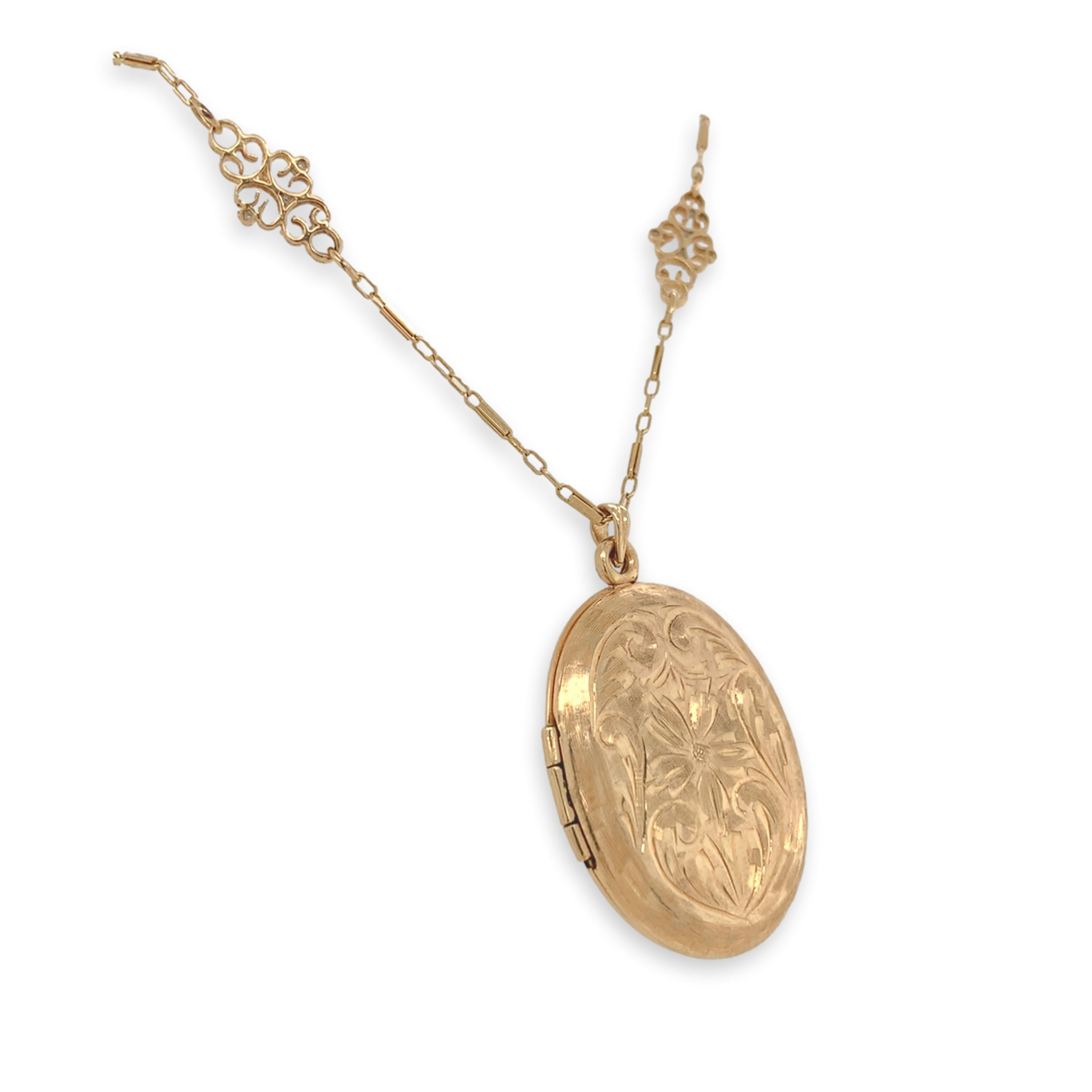 Médaillon ovale en or jaune 14 carats avec motif gravé sur chaîne à maillons moulés fantaisie de 18 pouces Excellent état - En vente à Big Bend, WI