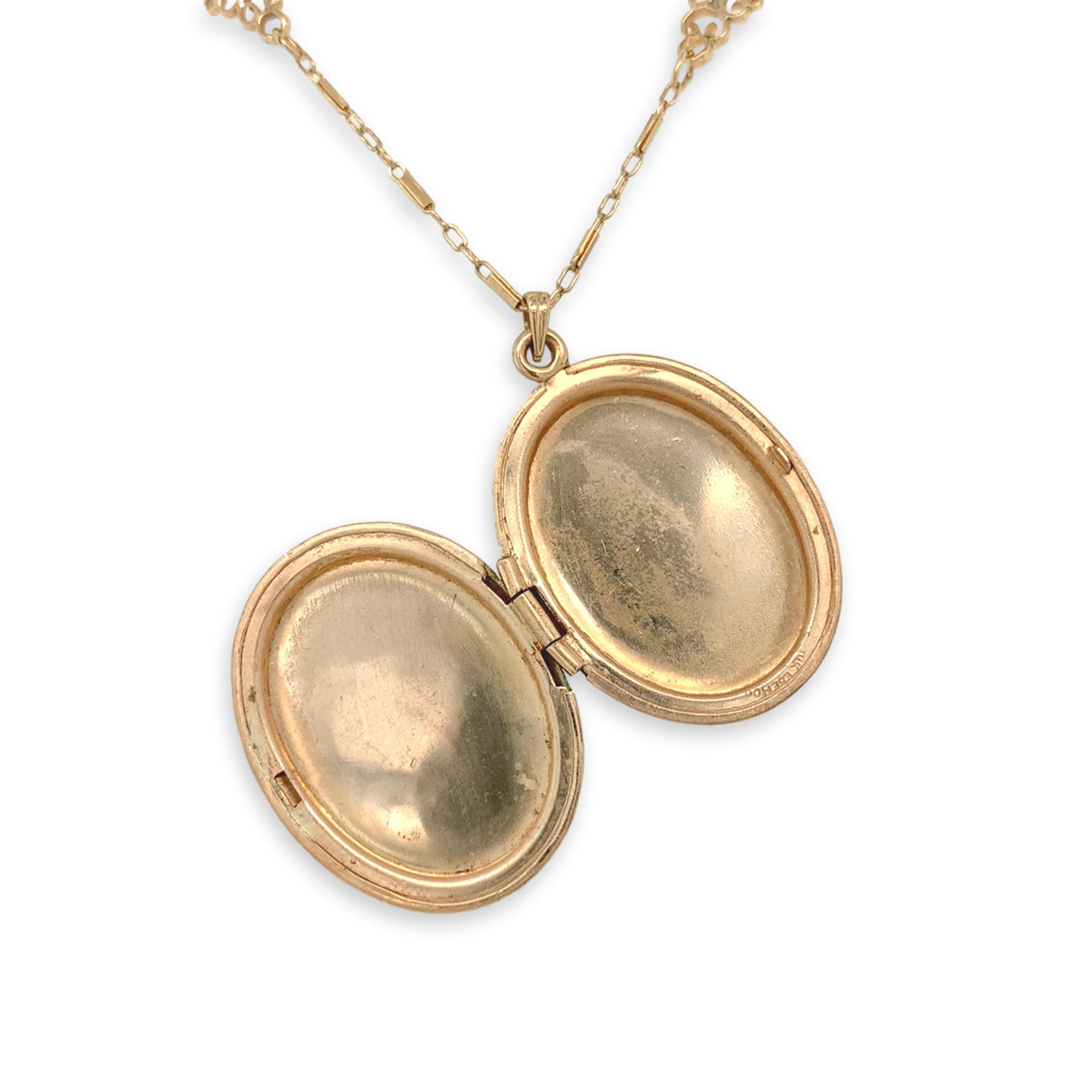 Médaillon ovale en or jaune 14 carats avec motif gravé sur chaîne à maillons moulés fantaisie de 18 pouces Pour femmes en vente
