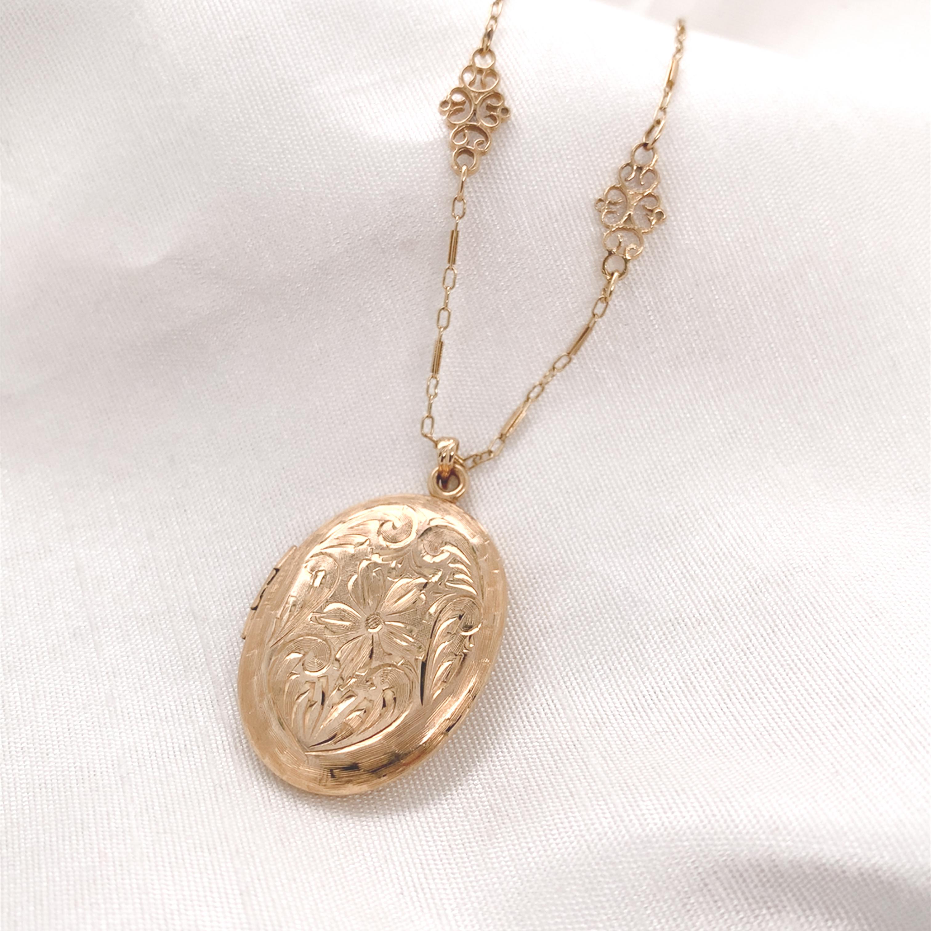 Médaillon ovale en or jaune 14 carats avec motif gravé sur chaîne à maillons moulés fantaisie de 18 pouces en vente 5