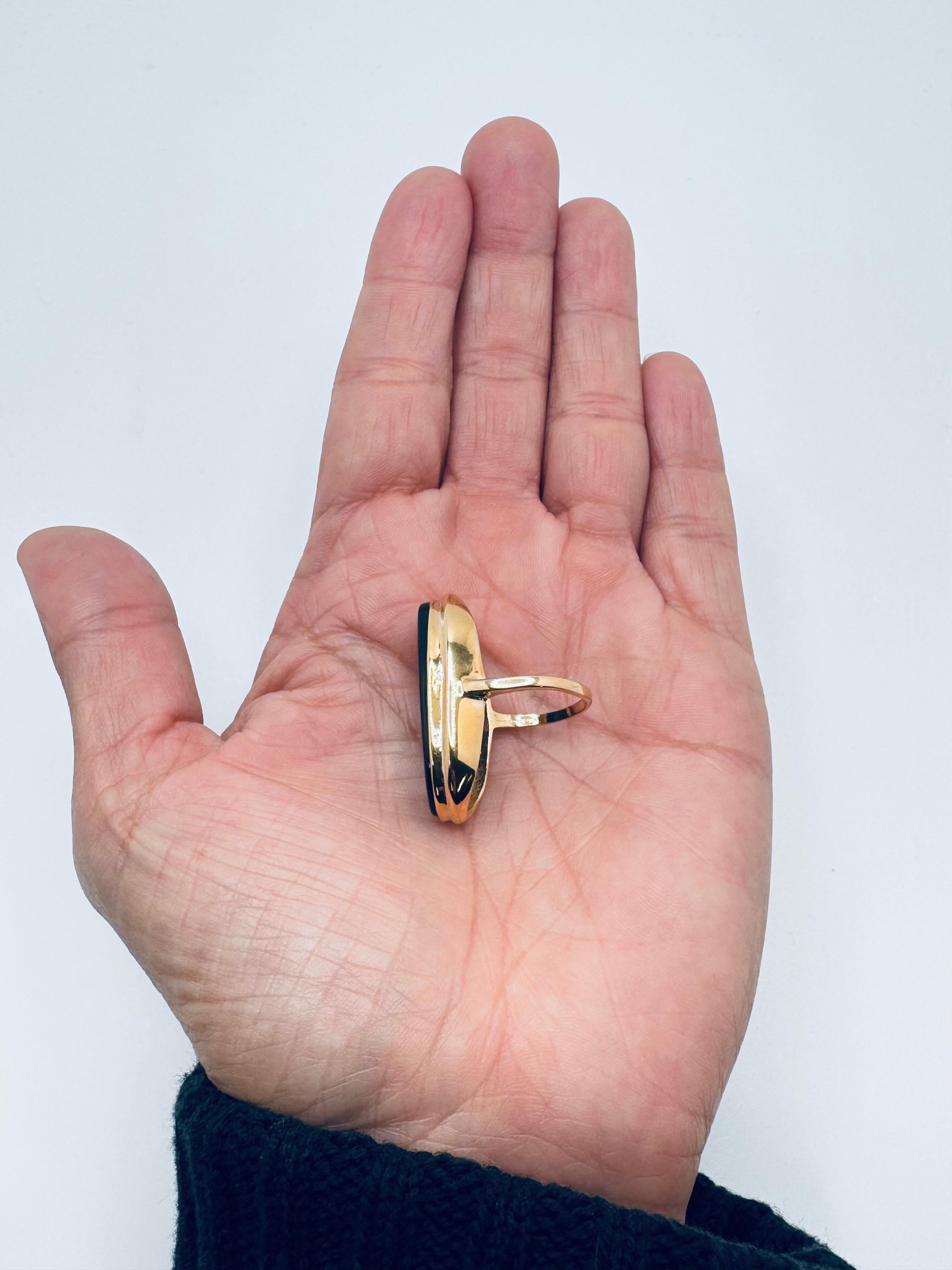 Bague cocktail en or jaune 14K avec onyx ovale Unisexe en vente