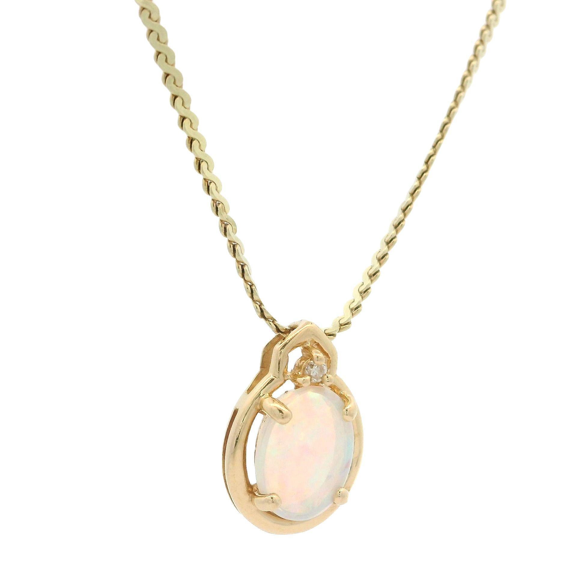 Donna Ciondolo ovale in oro giallo 14k con opale e diamanti su collana A Link da 18