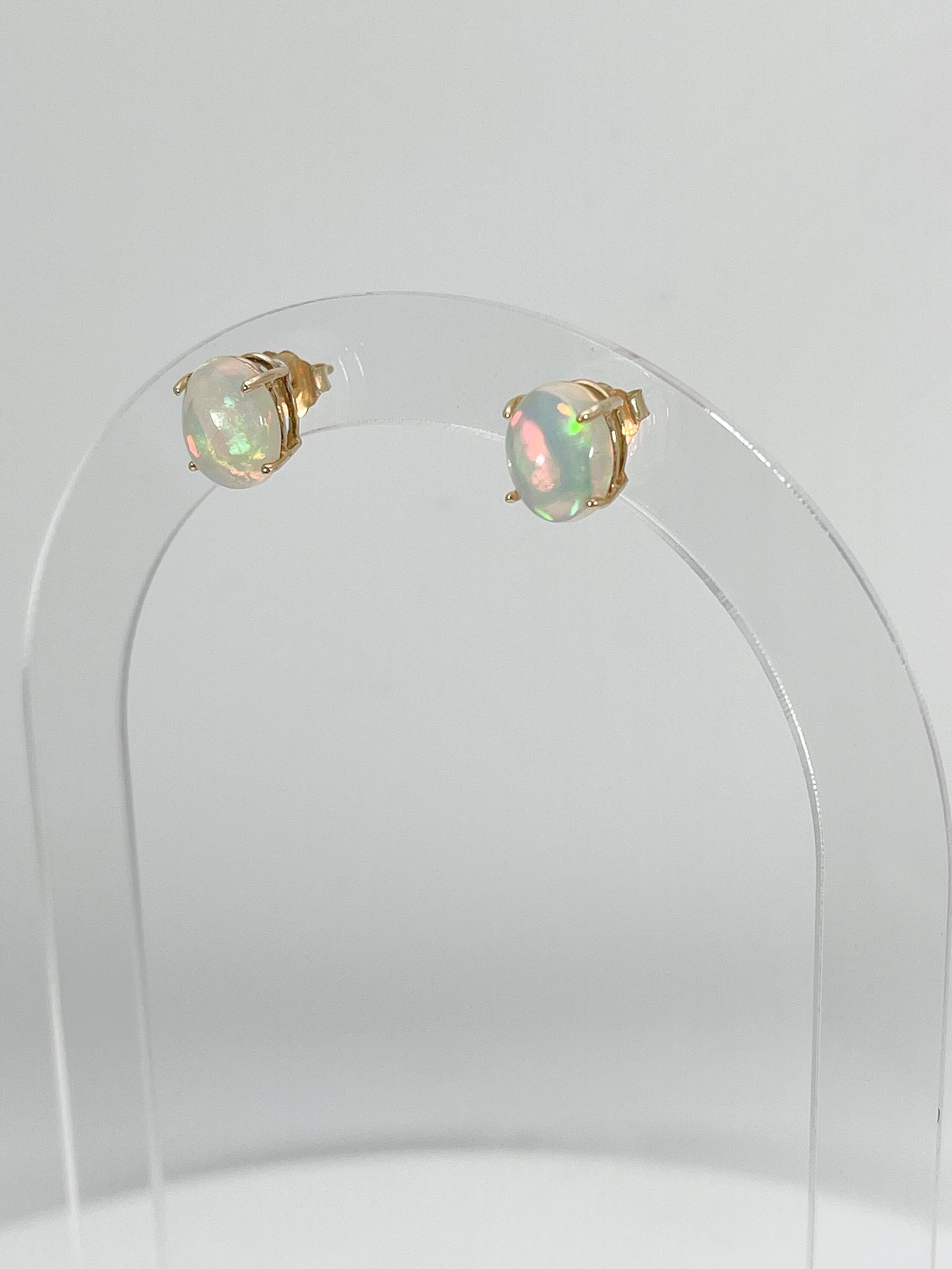 14K Yellow Gold Oval Opal Stud Earrings In New Condition For Sale In Stuart, FL