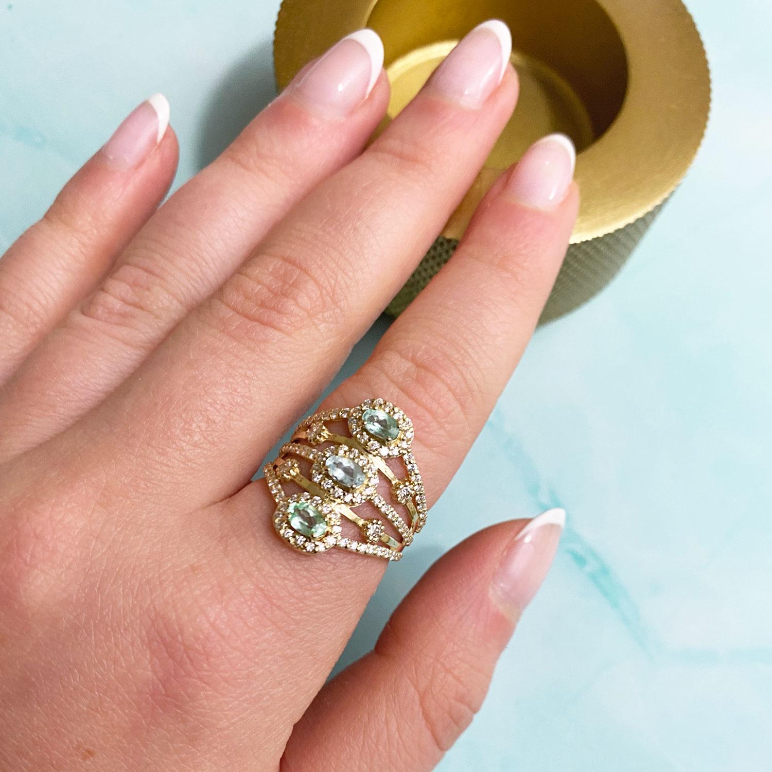 Ovaler Paraiba-Turmalin- und Diamant-Knuckle aus 14 Karat Gelbgold  FashionRing (Zeitgenössisch) im Angebot