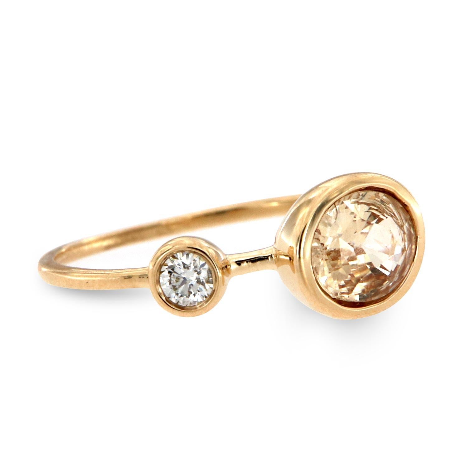 Taglio ovale Anello vintage in oro 14 carati con zaffiro ovale e diamante centrale, 1 carato in vendita