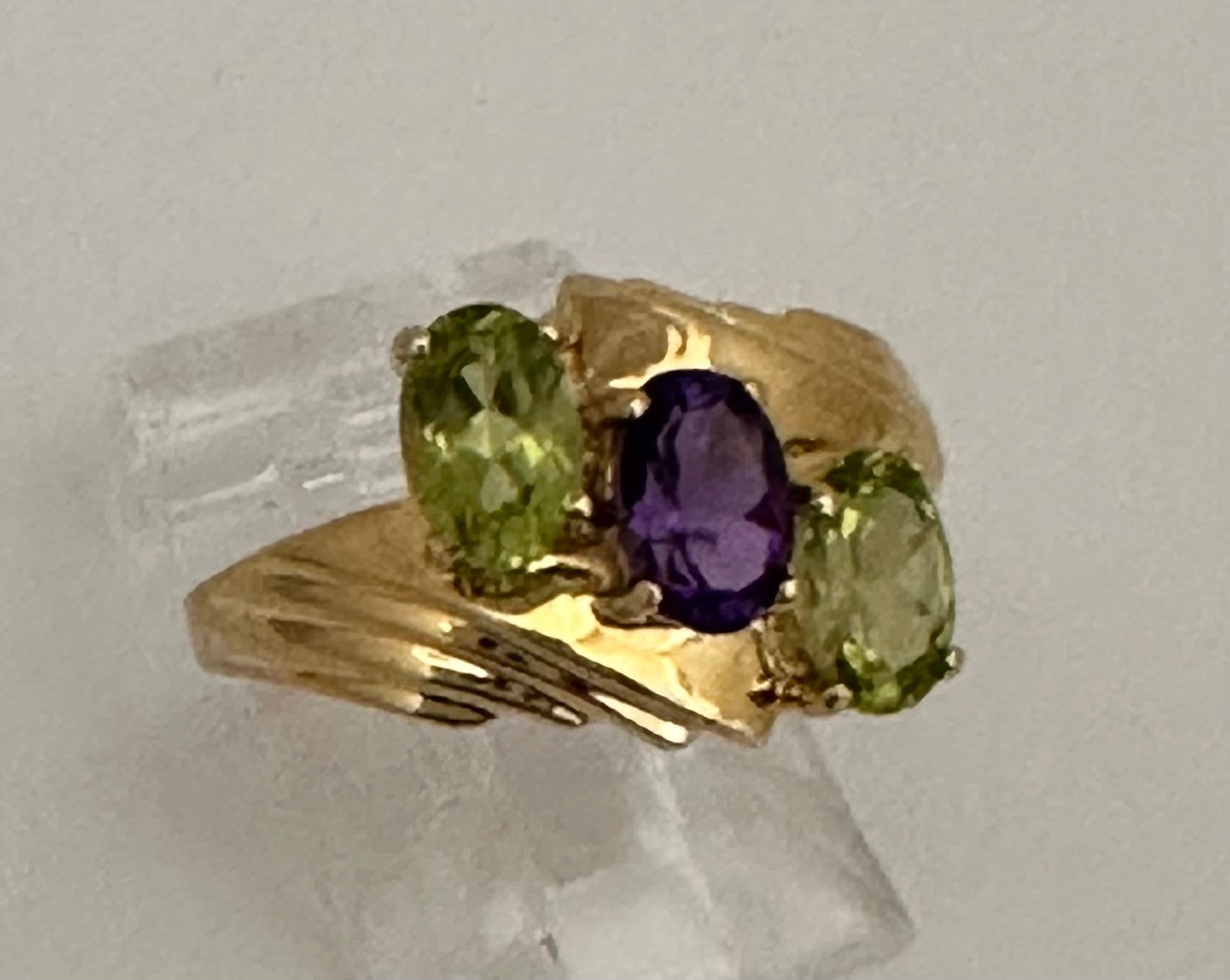 Oval Cut 14k Yellow Gold ~ Oval ~ Peridot Amethyst ~ Ring ~ Size 6 For Sale