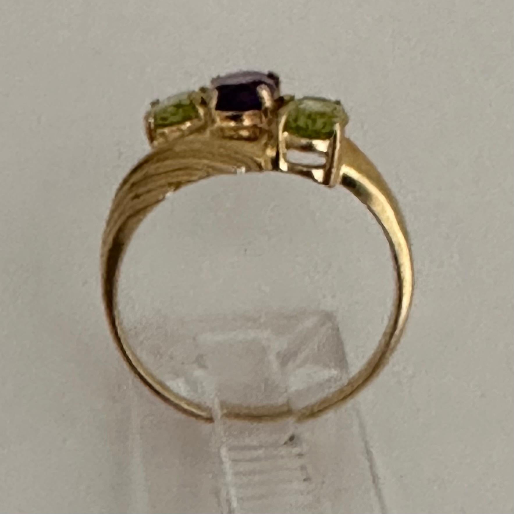14k Yellow Gold ~ Oval ~ Peridot Amethyst ~ Ring ~ Size 6 In New Condition For Sale In Las Vegas, NV