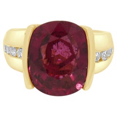 Ring aus 14-karätigem Gelbgold mit ovalem rosa Turmalin und rundem Pink Diamond