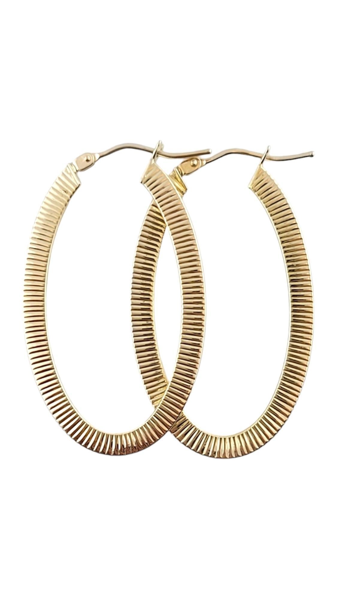 14K Yellow Gold Oval Ribbed Earrings #15857 In Good Condition For Sale In Washington Depot, CT