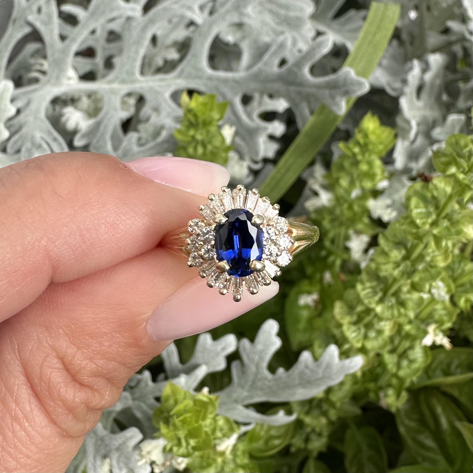 Bague mini ballerine en or jaune 14k avec pierre ovale Royal Stone et halo de diamants en vente 6