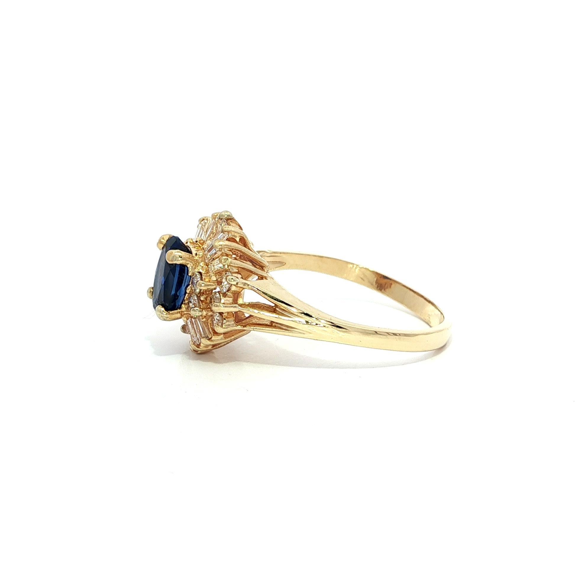 Bague mini ballerine en or jaune 14k avec pierre ovale Royal Stone et halo de diamants Bon état - En vente à Montclair, NJ