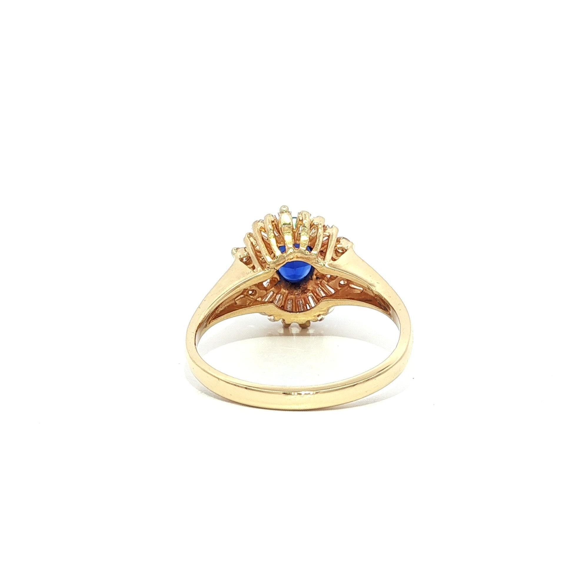 Bague mini ballerine en or jaune 14k avec pierre ovale Royal Stone et halo de diamants Pour femmes en vente