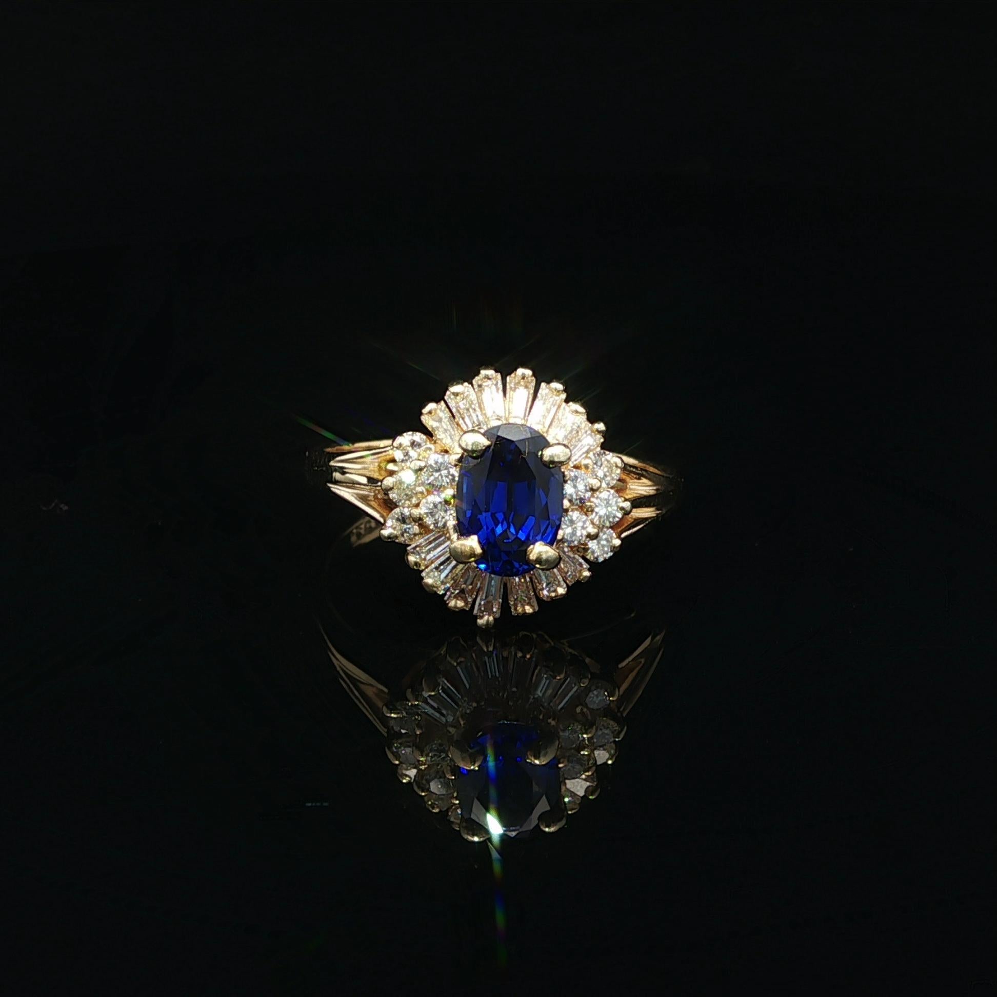 Bague mini ballerine en or jaune 14k avec pierre ovale Royal Stone et halo de diamants en vente 2