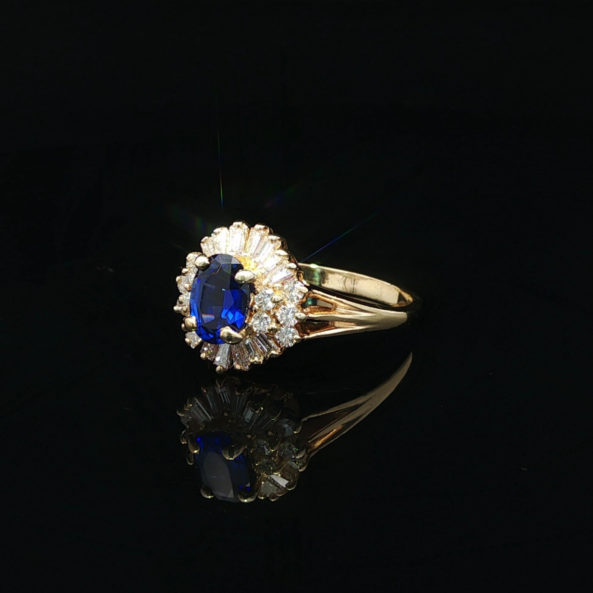 Bague mini ballerine en or jaune 14k avec pierre ovale Royal Stone et halo de diamants en vente 3