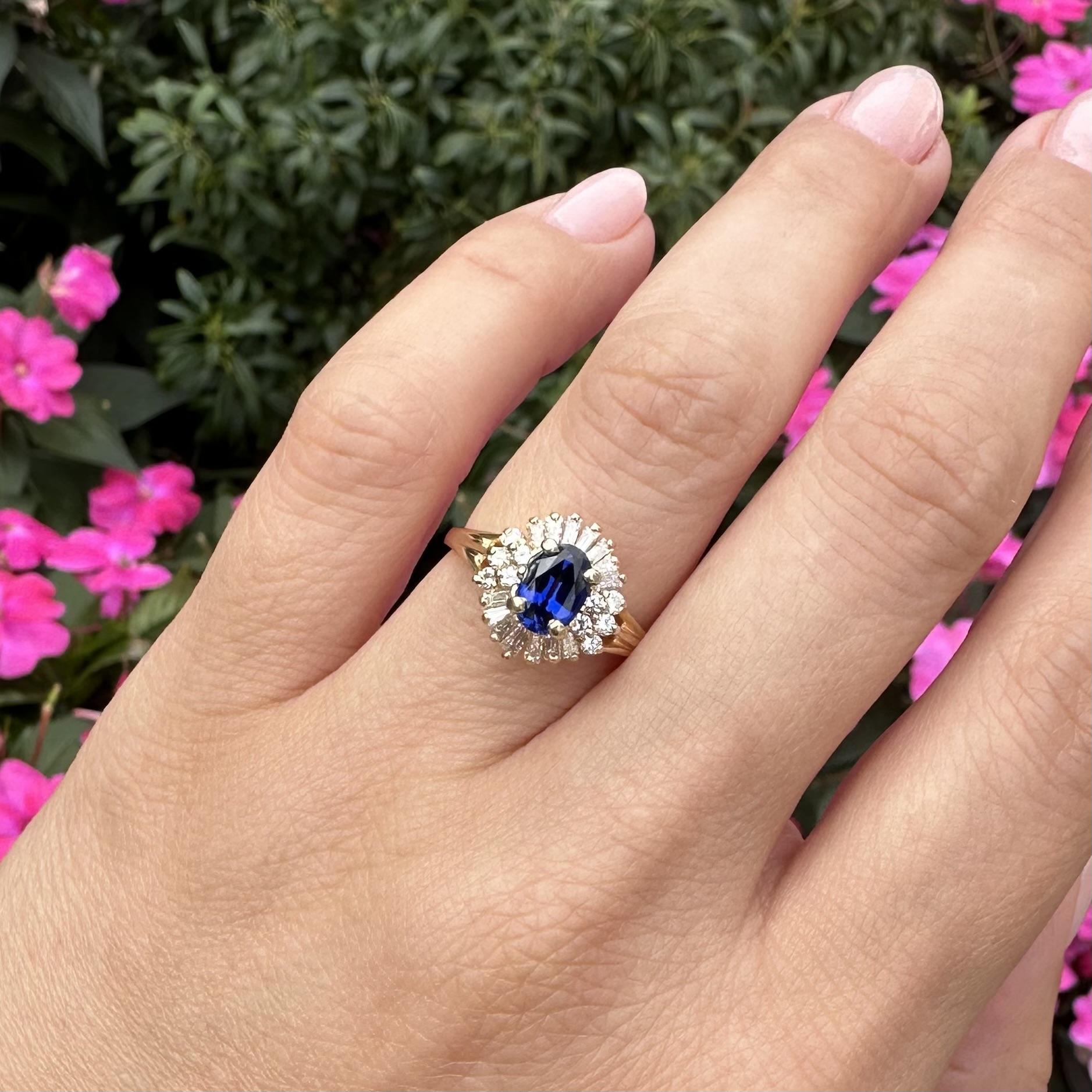 Bague mini ballerine en or jaune 14k avec pierre ovale Royal Stone et halo de diamants en vente 4