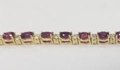 Rubí ovalado de oro amarillo de 14 quilates de 10,78 quilates y 0,80 pts. Pulsera de diamantes