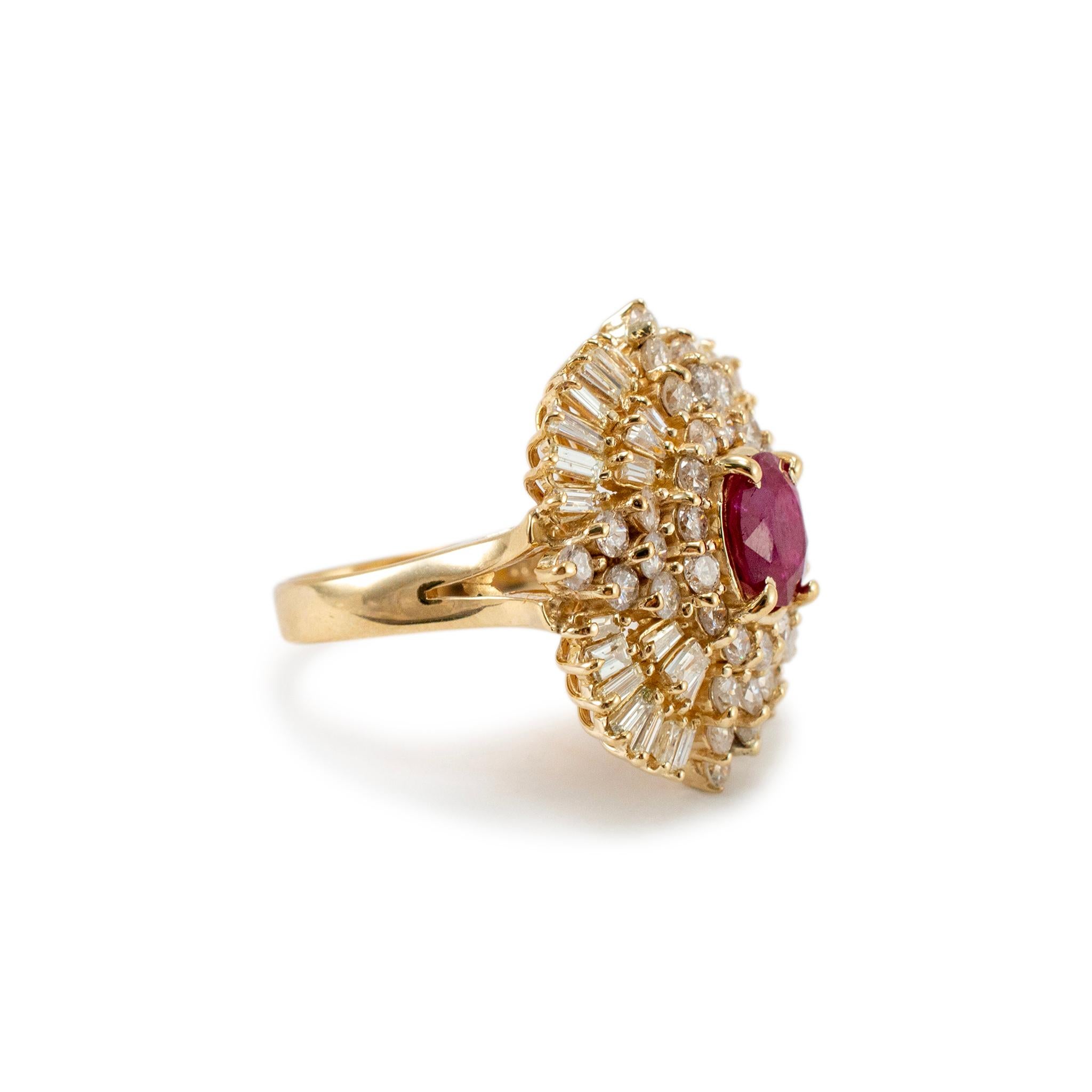 Anello Cocktail Ballerina in oro giallo 14K con rubino ovale a raggiera, baguette e diamante rotondo In condizioni ottime a Houston, TX