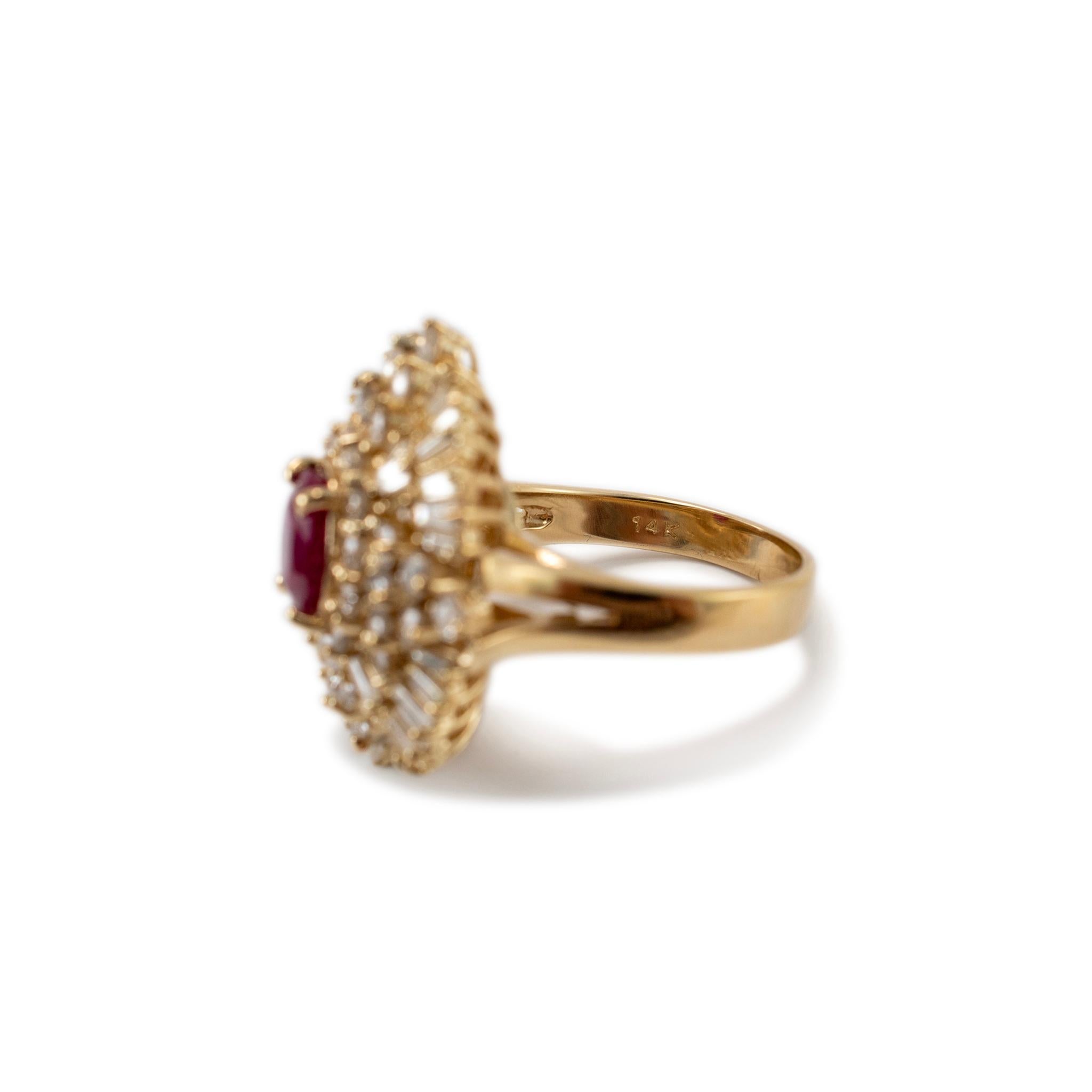 Anello Cocktail Ballerina in oro giallo 14K con rubino ovale a raggiera, baguette e diamante rotondo 1