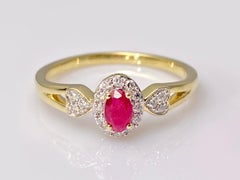 14K Gelbgold Oval Ruby Halo Ring mit Diamant Herz Akzente