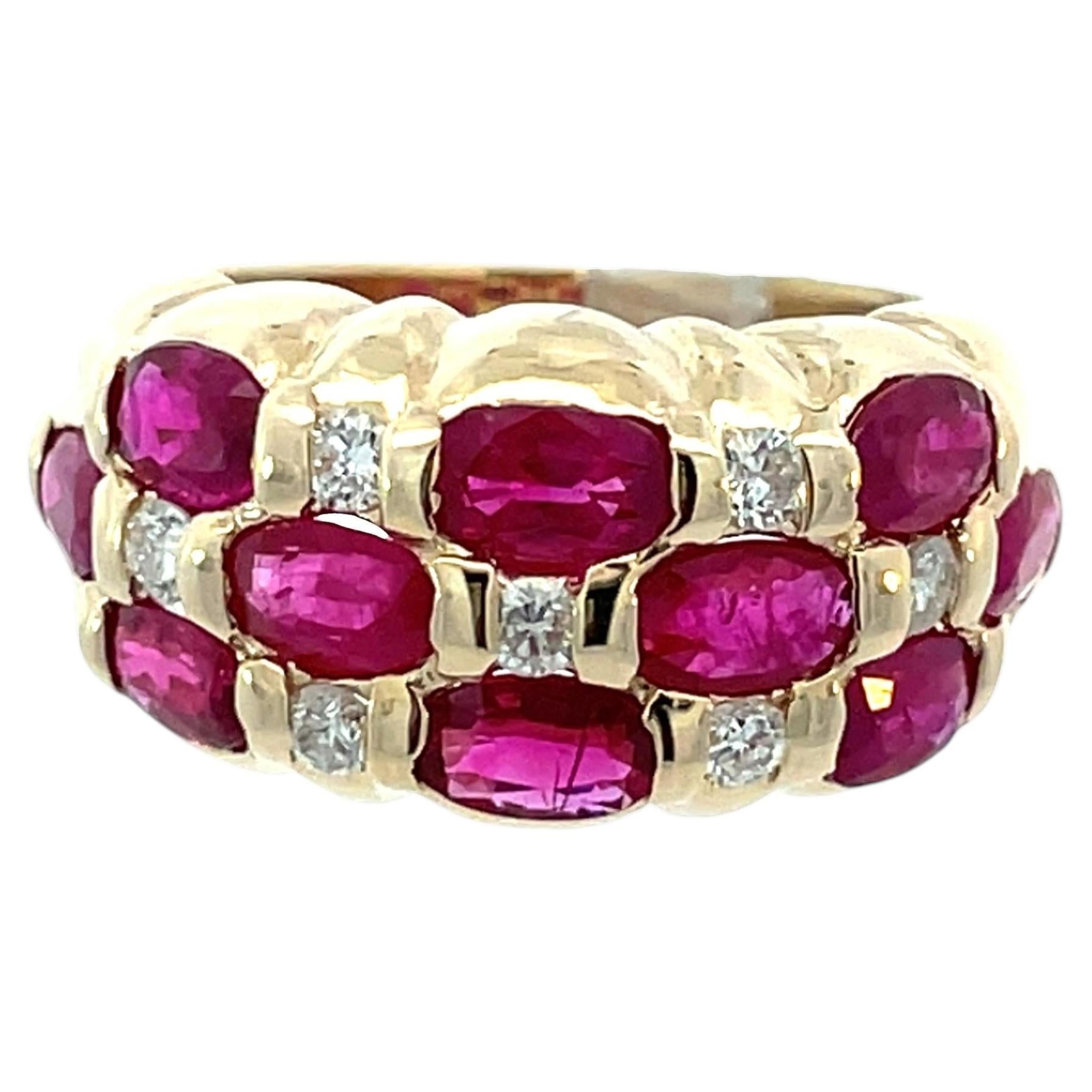 Anillo de oro amarillo de 14 quilates con diseño de cúpula de rubí ovalado y diamante natural