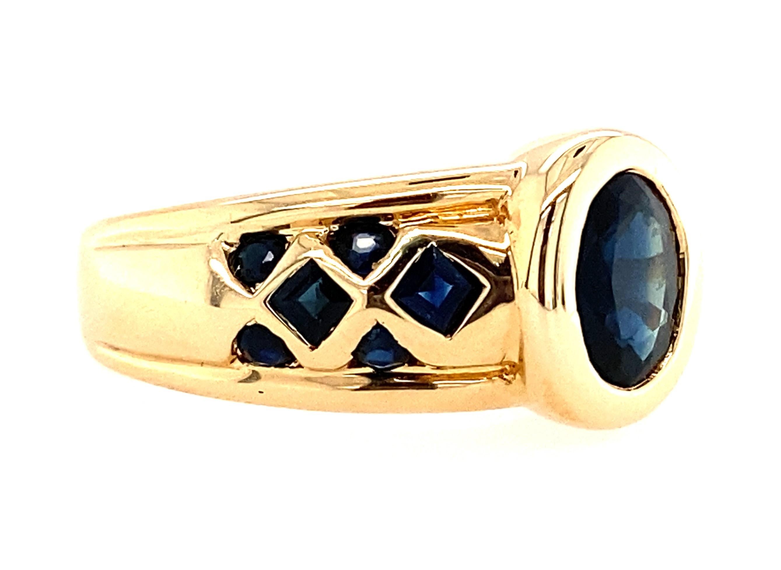 14k Yellow Gold Oval Sapphire Bezel Set Ring In Good Condition For Sale In Towson, MD