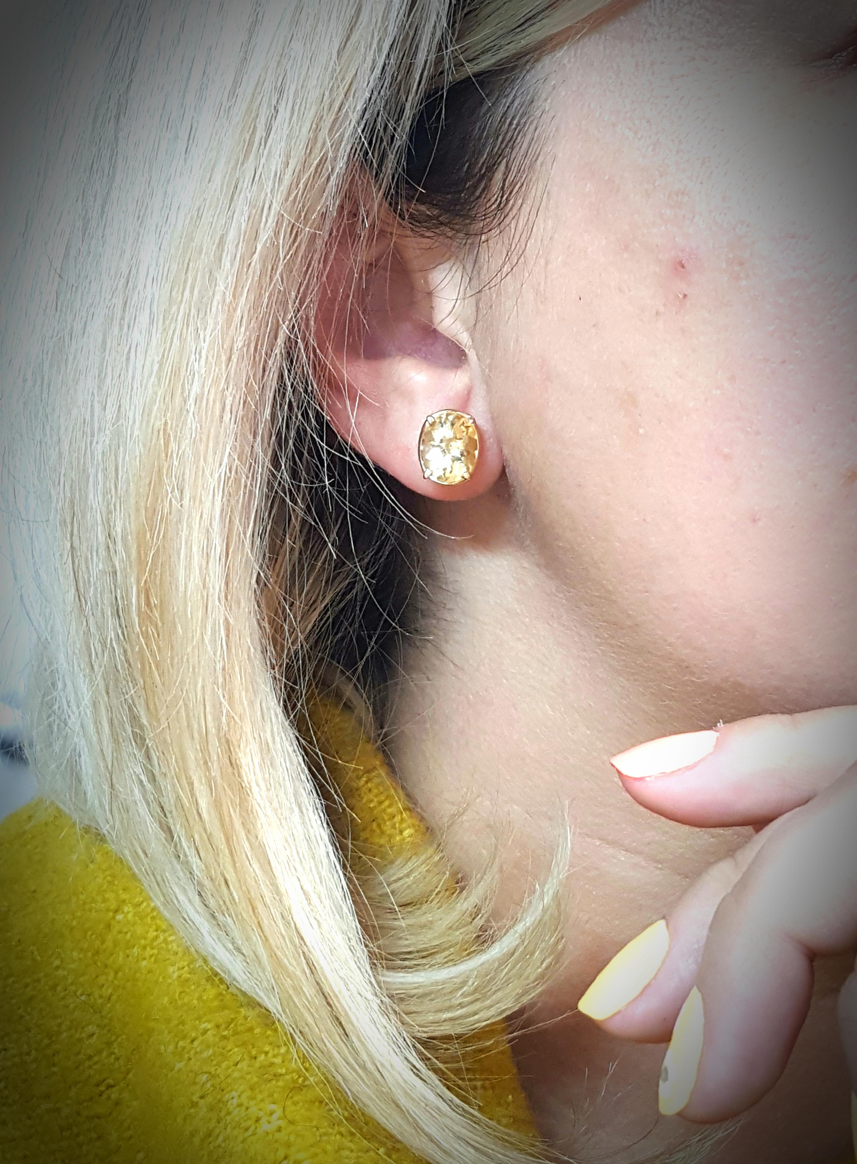 Contemporain Clous d'oreilles en or jaune 14 carats avec citrine facettée de forme ovale sur le dessus en vente
