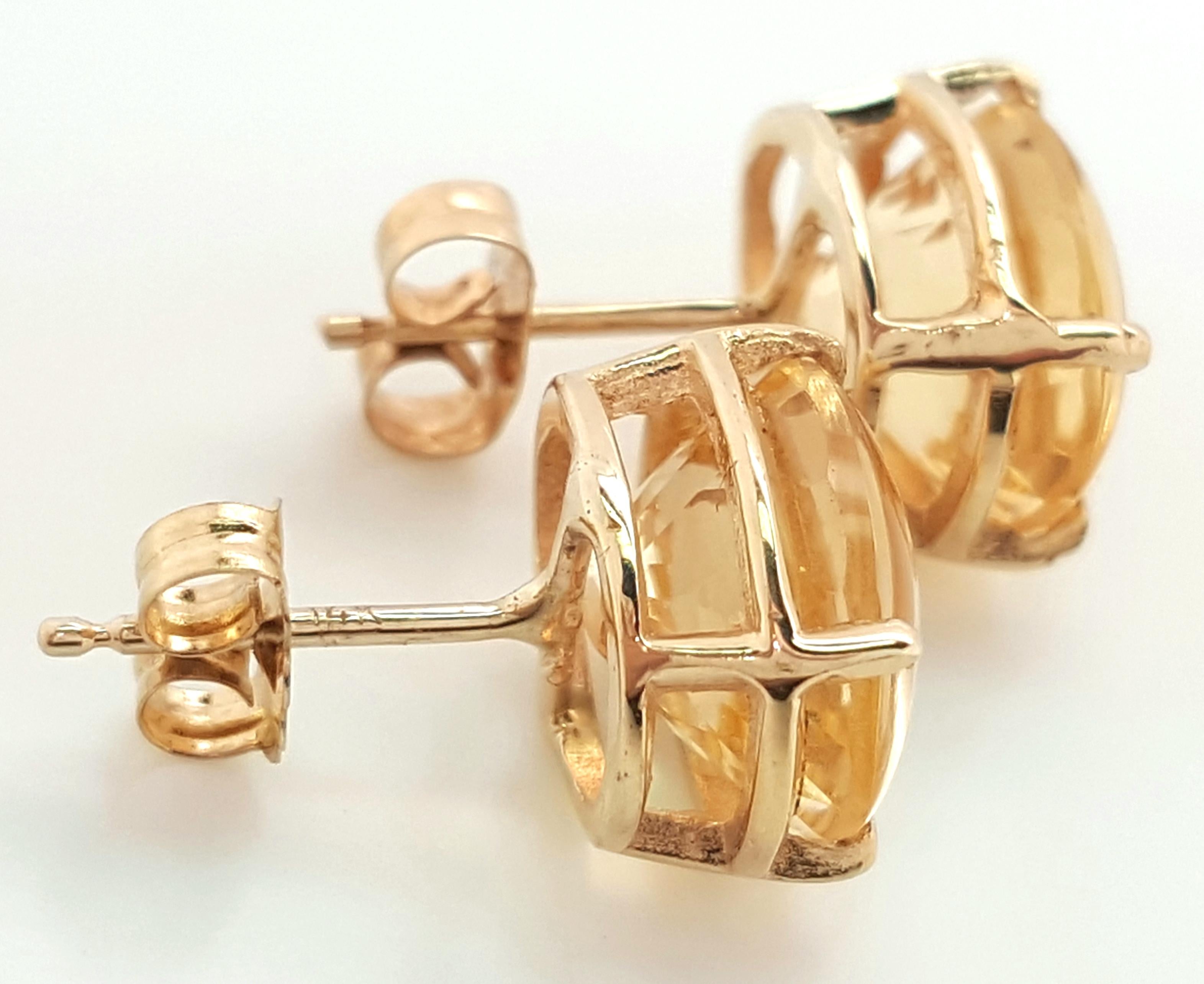 Clous d'oreilles en or jaune 14 carats avec citrine facettée de forme ovale sur le dessus en vente 2