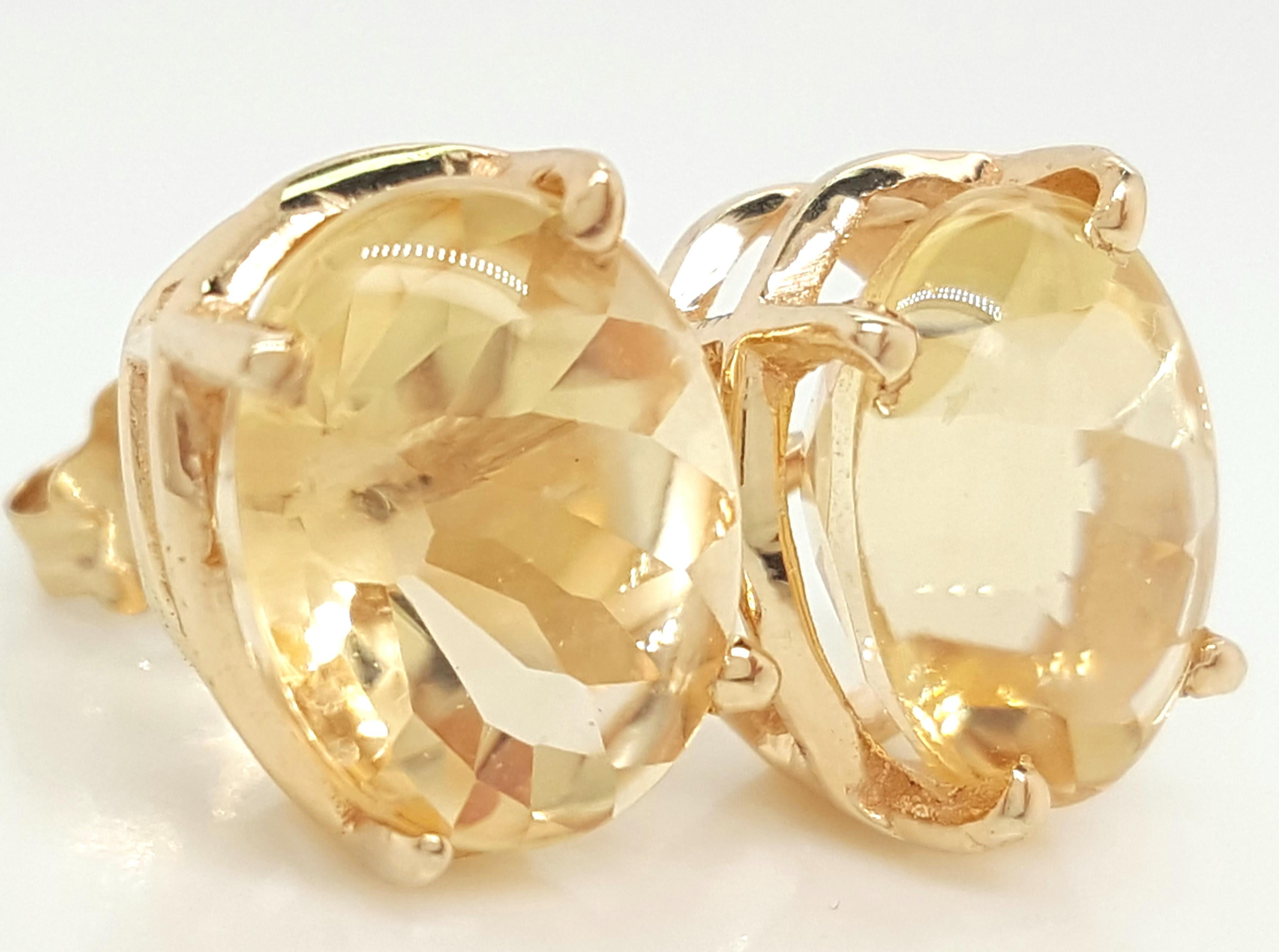 14 Karat Yellow Gold Oval Shaped Buff-Top Faceted Citrine Stud Earrings For Sale 1