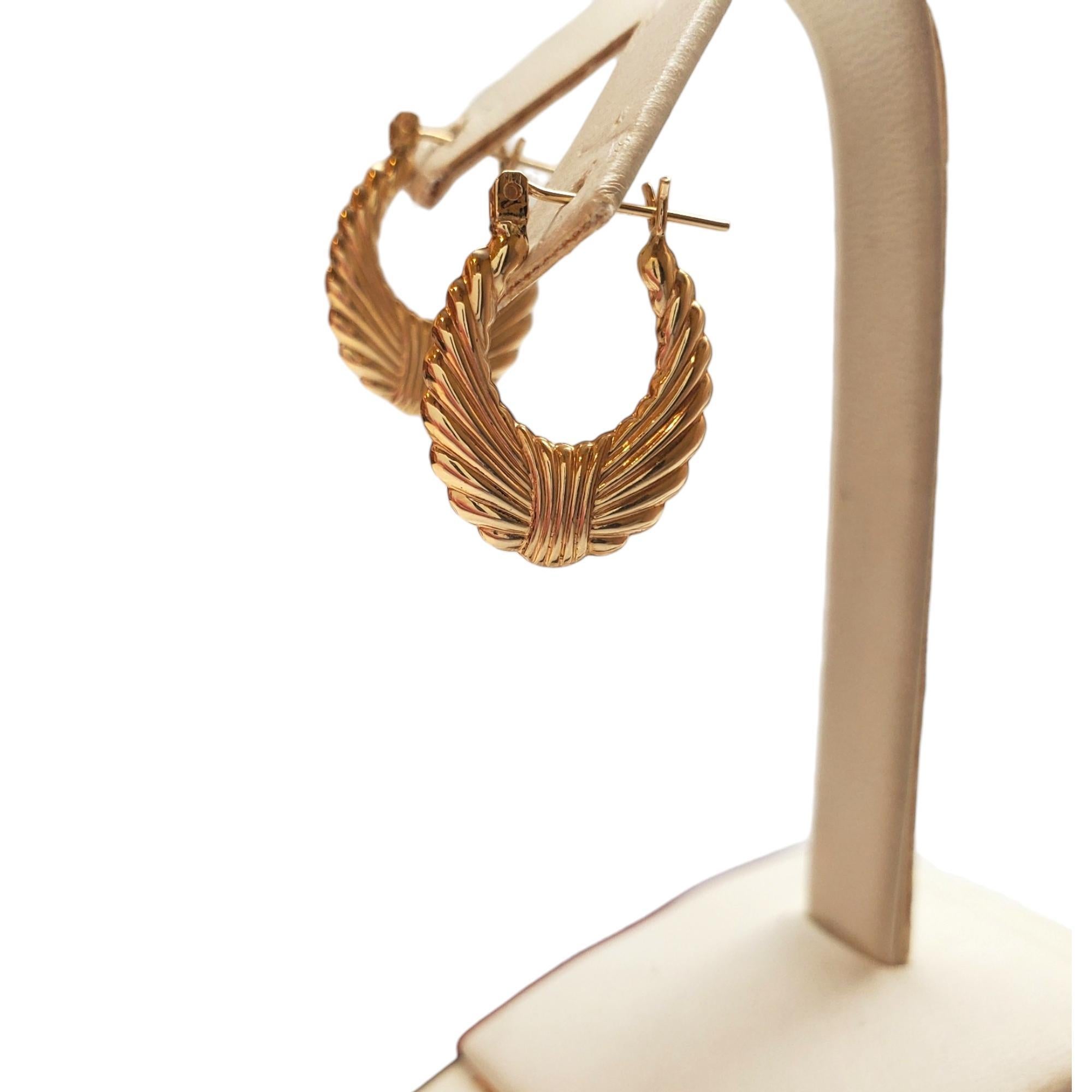 14K Yellow Gold Oval Shrimp Hoop Earrings #17513 For Sale 1