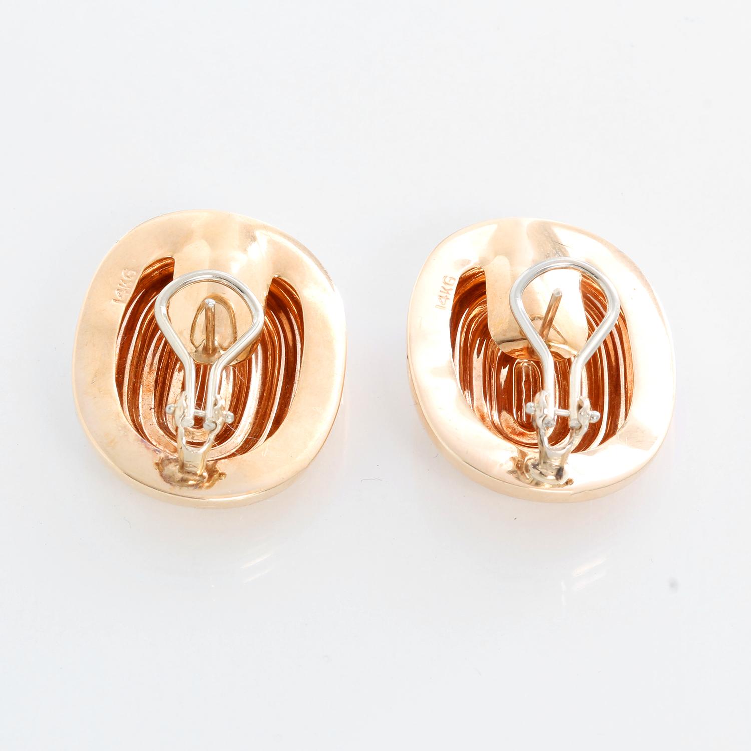 14K Yellow Gold Oval Swirl Earrings - 14K yellow gold ovals measuring 1 1/4 by 1 inch at their longest point. Total weight 8.9 grams. Have an omega clasp. Pre-owned with custom box.