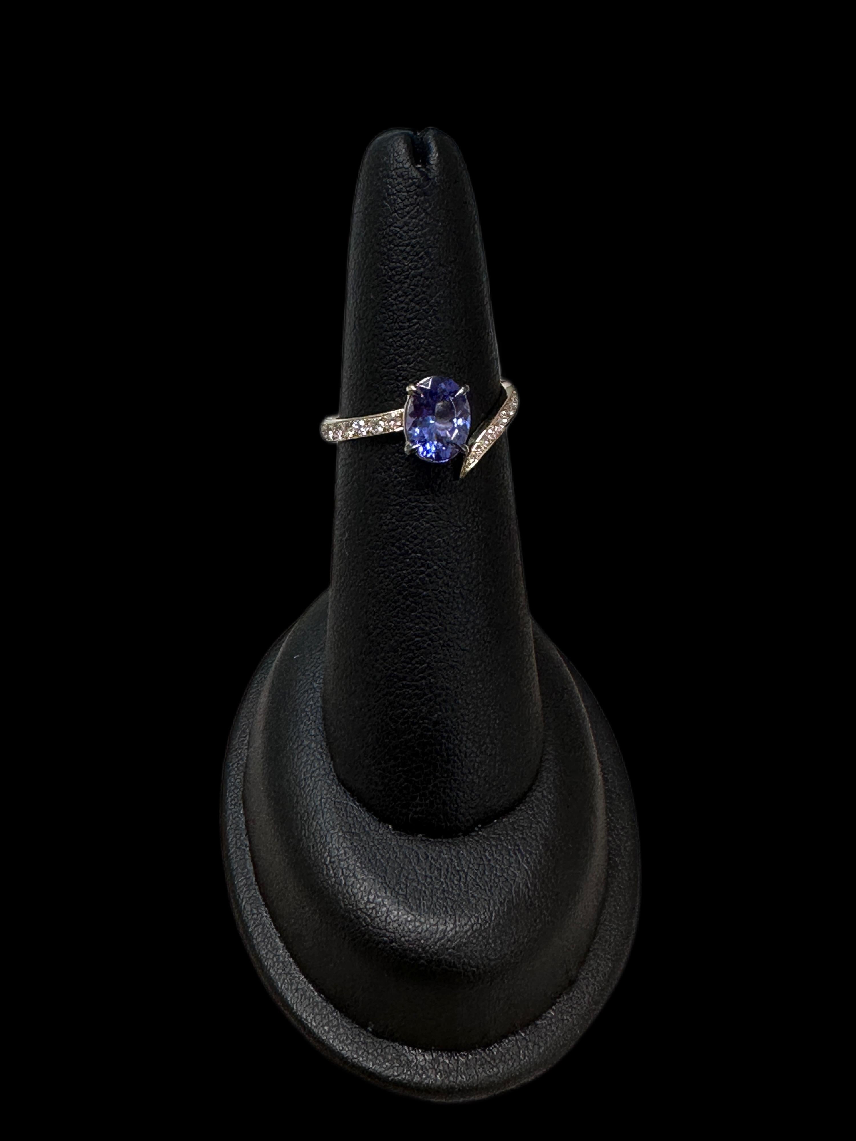 For Sale:  14K Yellow Gold, Oval Tanzanite w/ Diamond Ring 2