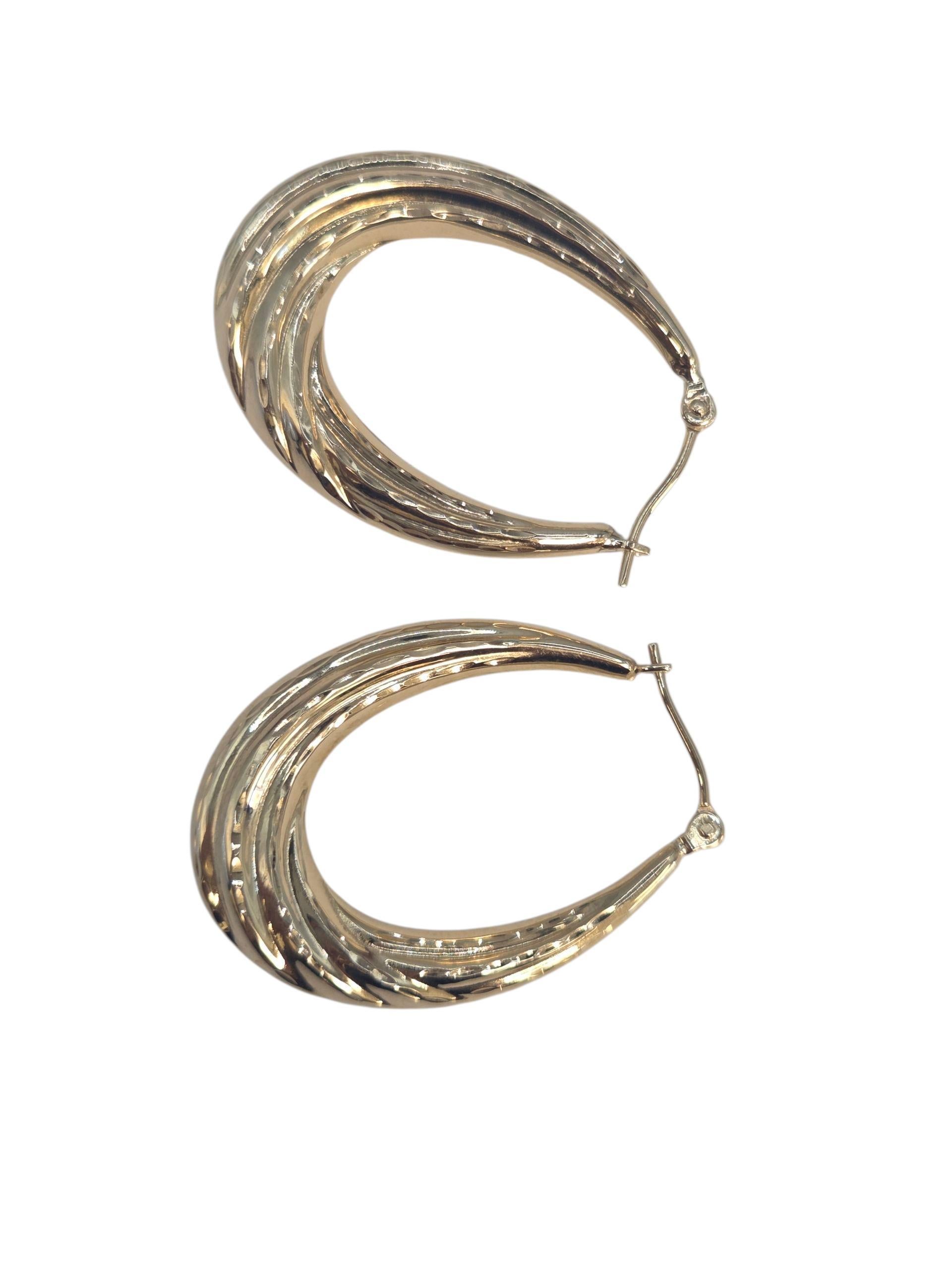 Boucles d'oreilles ovales en or jaune 14K #23539 Bon état - En vente à Washington Depot, CT