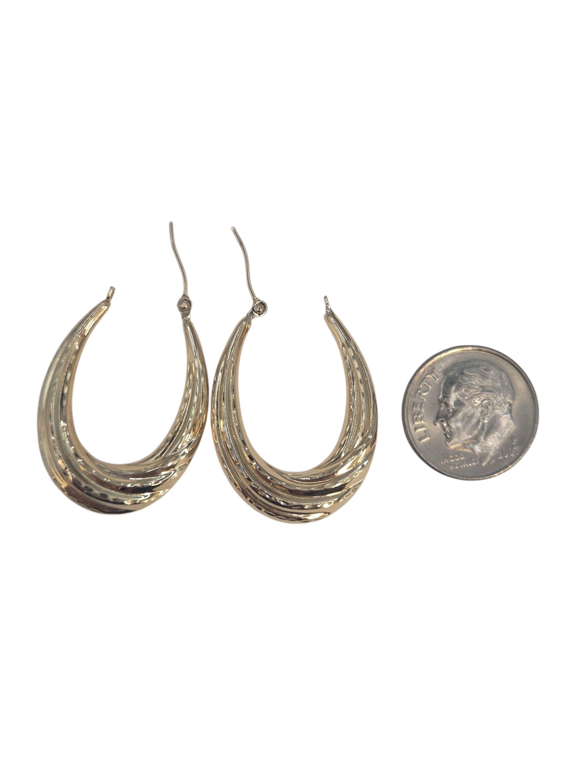 Boucles d'oreilles ovales en or jaune 14K #23539 en vente 2