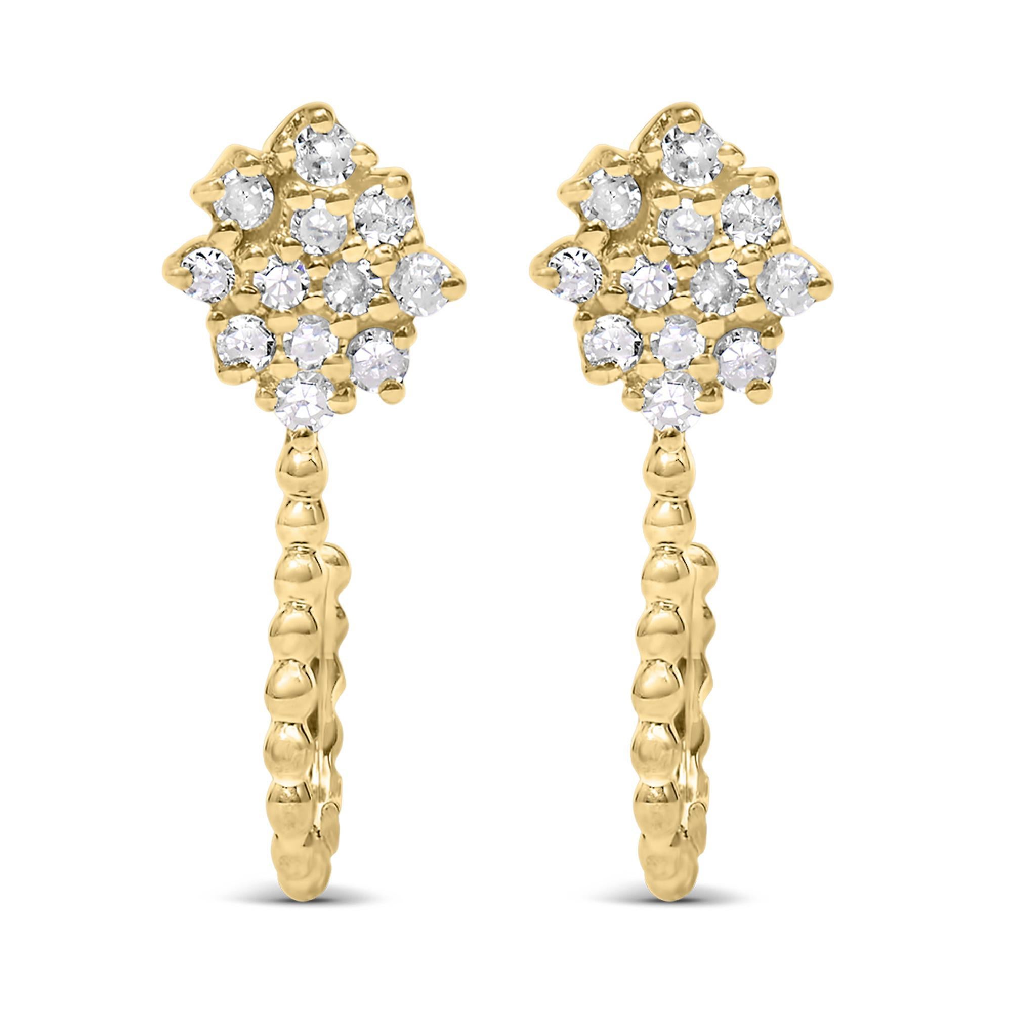 Moderne Boucles d'oreilles en or jaune 14 carats sur argent, grappe florale de diamants 1/10 carat et perles en vente