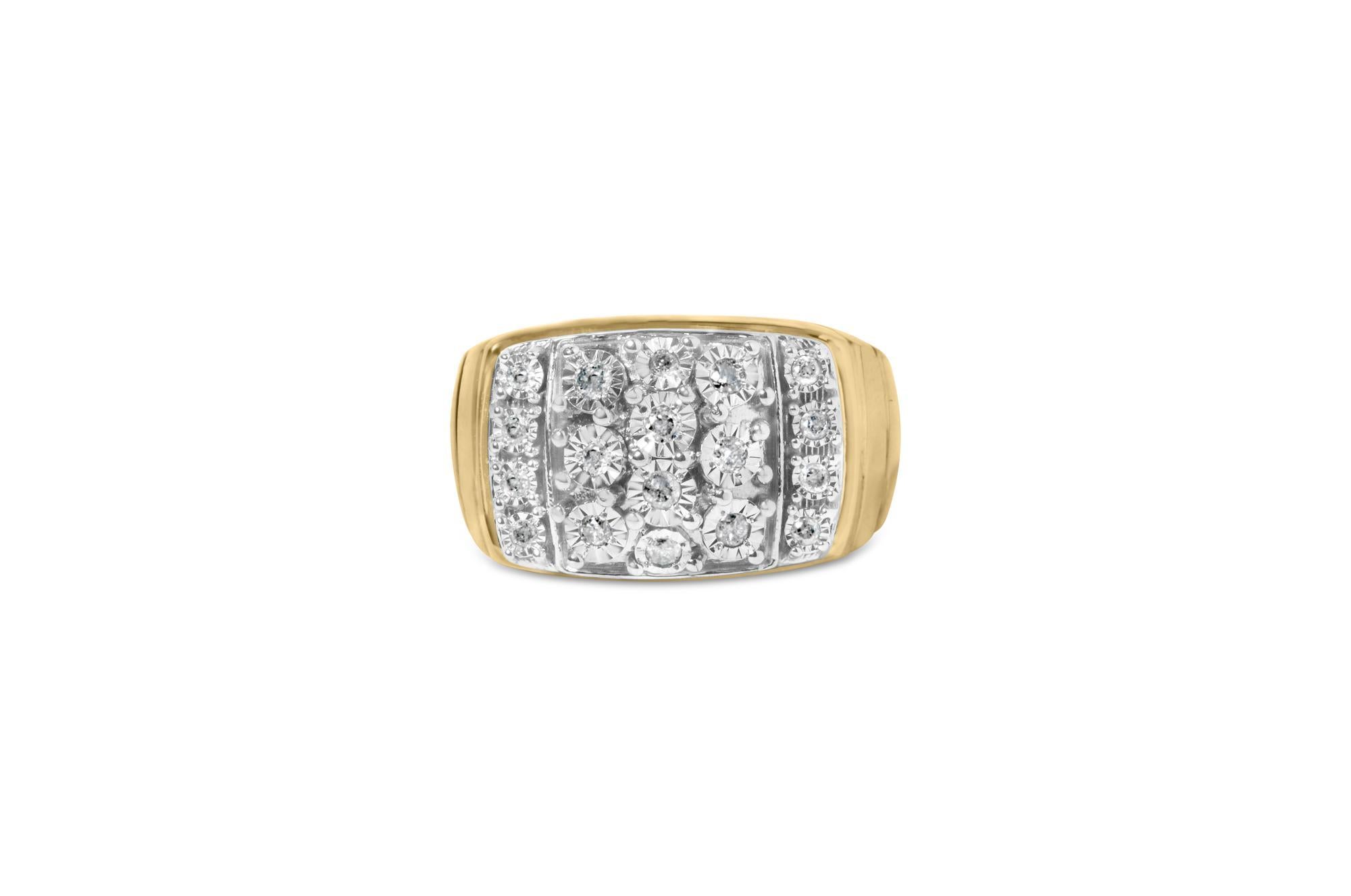 Taille ronde Bague cocktail en or jaune 14K sur argent 3/8 Cttw Diamond Mens Cluster en vente