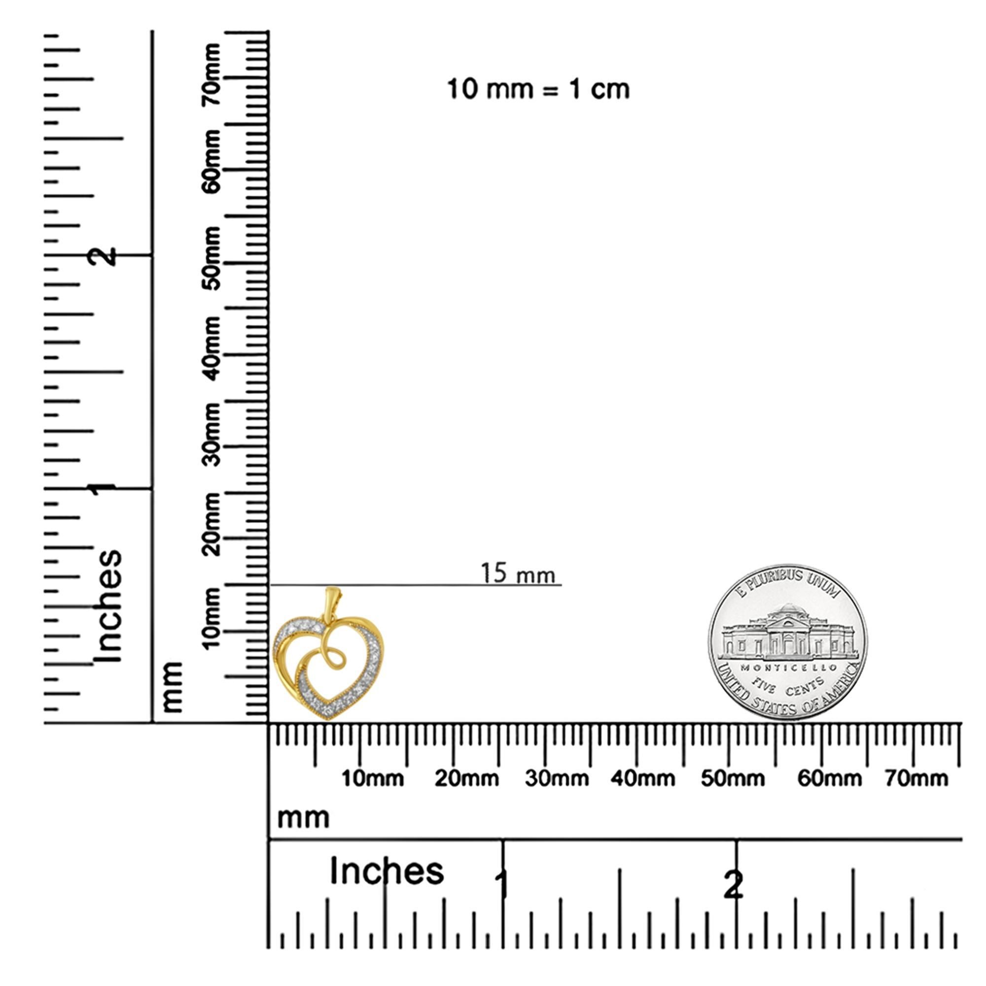 Collana con ciondolo a nastro e cuore in oro giallo 14K e argento con accenti di diamanti In condizioni Nuovo in vendita a New York, NY
