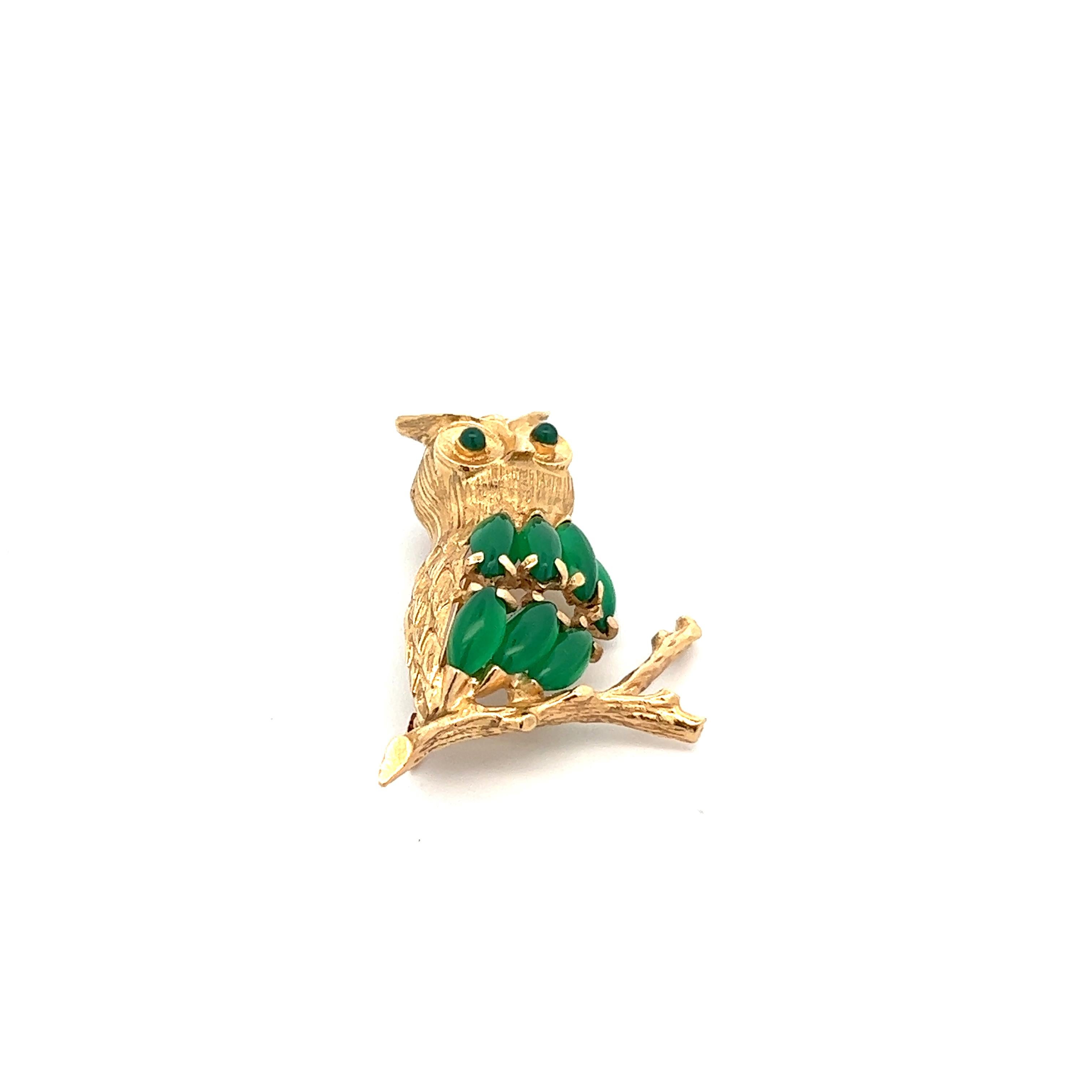 Oval Cut 14K Yellow Gold Owl Pin with Chalcedony Body and Eyes  For Sale