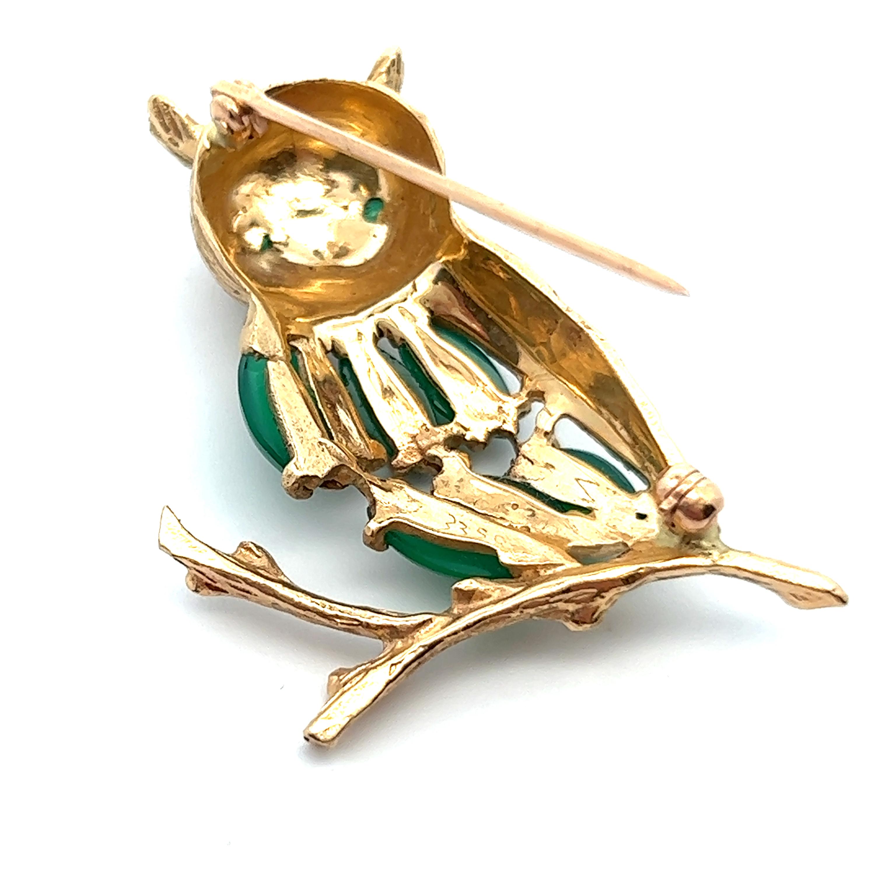 14K Yellow Gold Owl Pin with Chalcedony Body and Eyes  For Sale 1