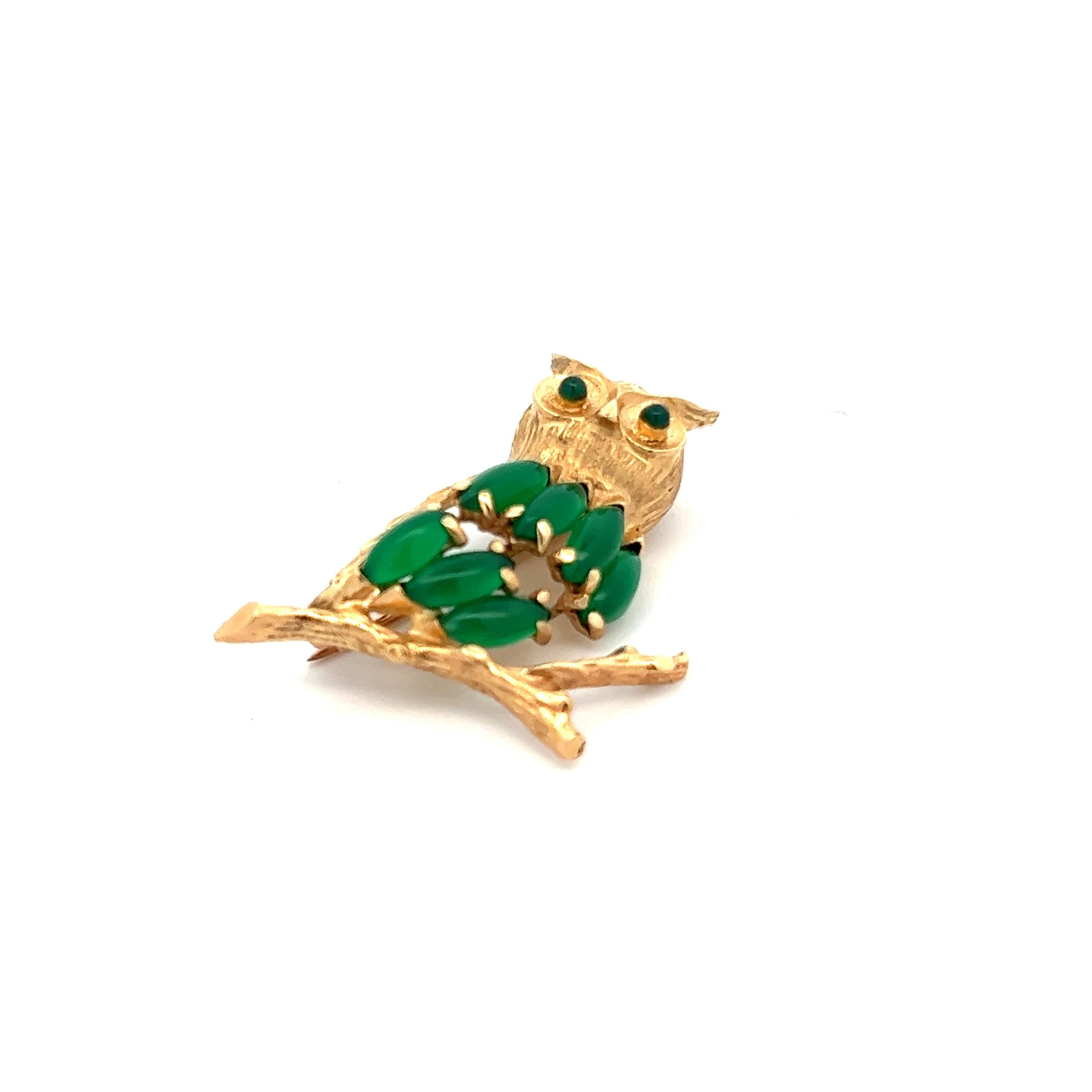 14K Yellow Gold Owl Pin with Chalcedony Body and Eyes  For Sale 2