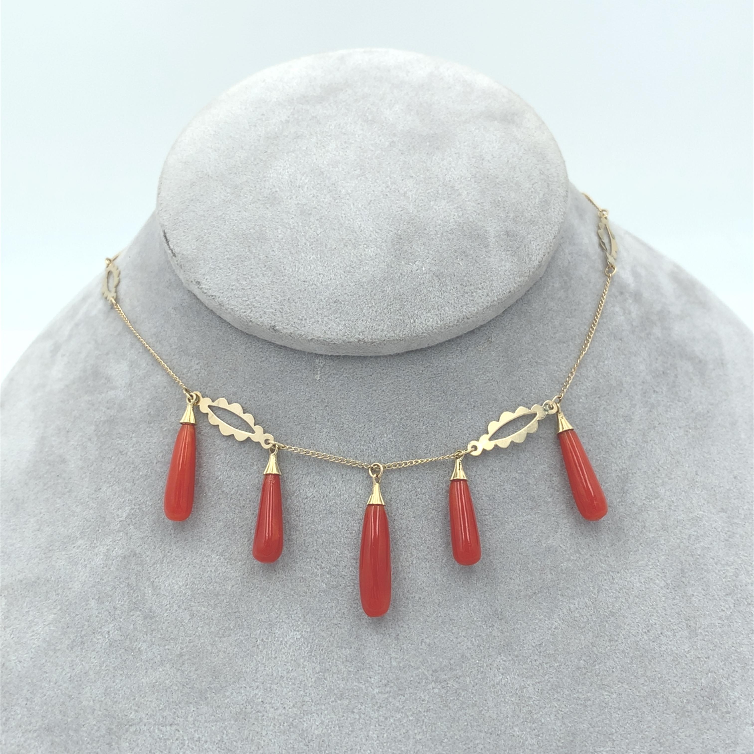 14K Gelbgold Ox blutrote Koralle Briolette Halskette mit 5 Briolette-Tropfen 18