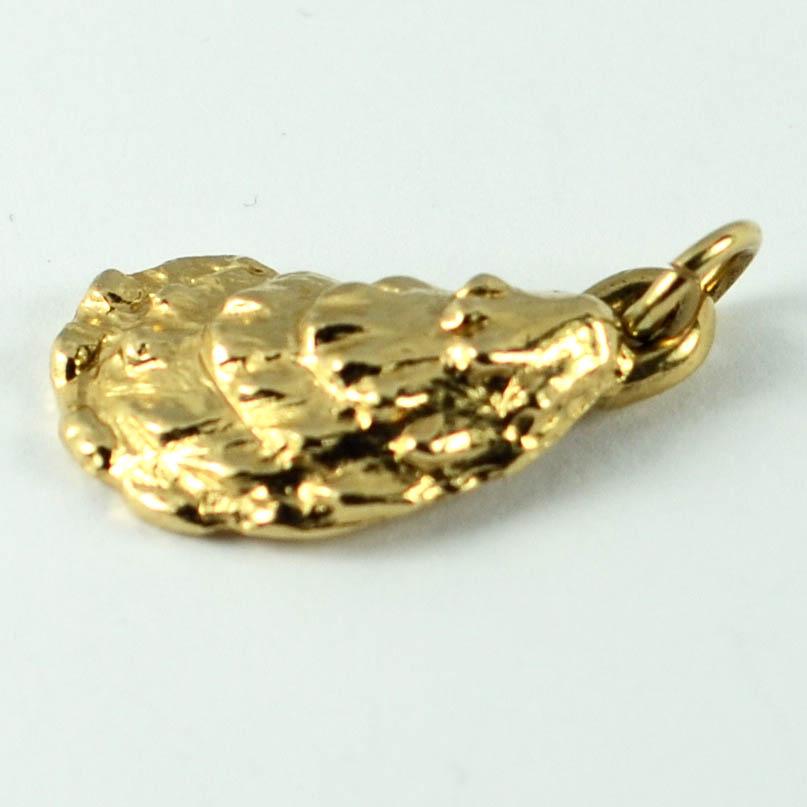 A 14 karat (14K) yellow gold charm pendant designed as an oyster shell. Stamped 14K for 14 karat gold and American manufacture with an unknown makers mark.

Dimensions: 2.4 x 1.2 x 0.35 cm
Weight: 3.05 grams
