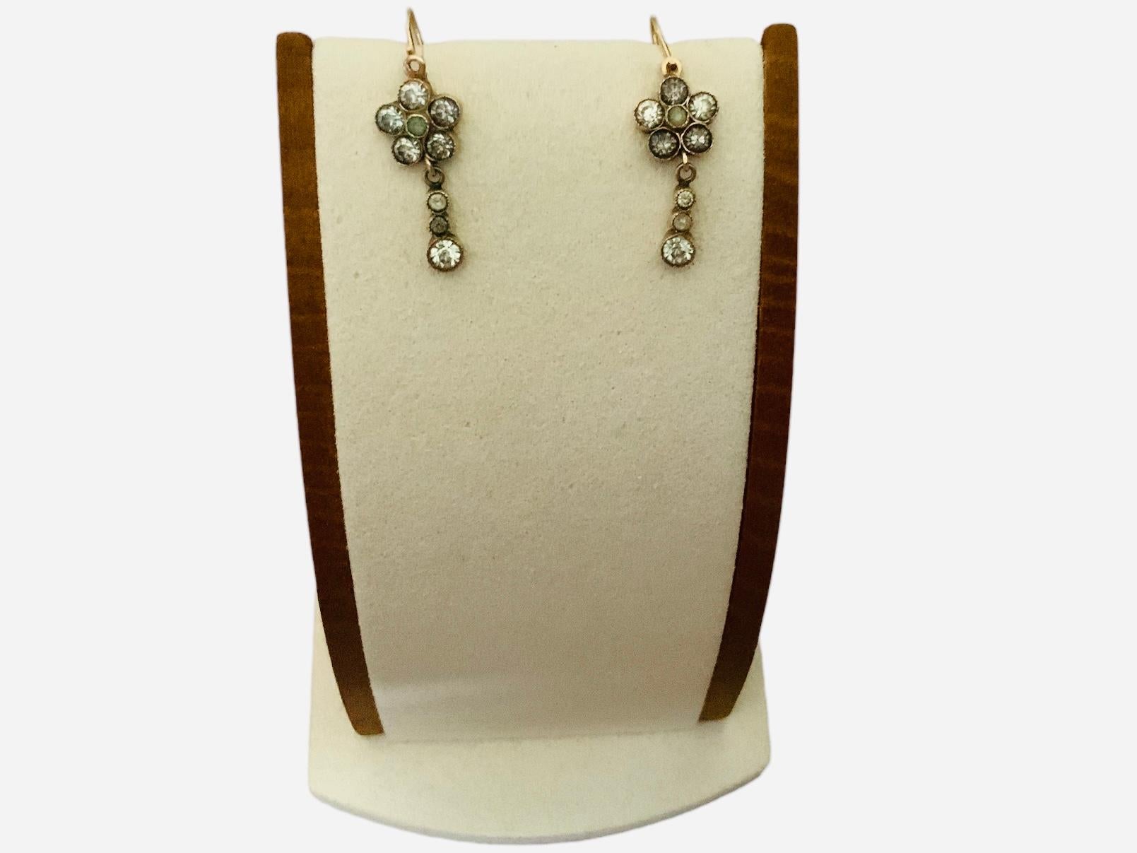  14K Yellow Gold Pair of Drop Earrings For Sale 3