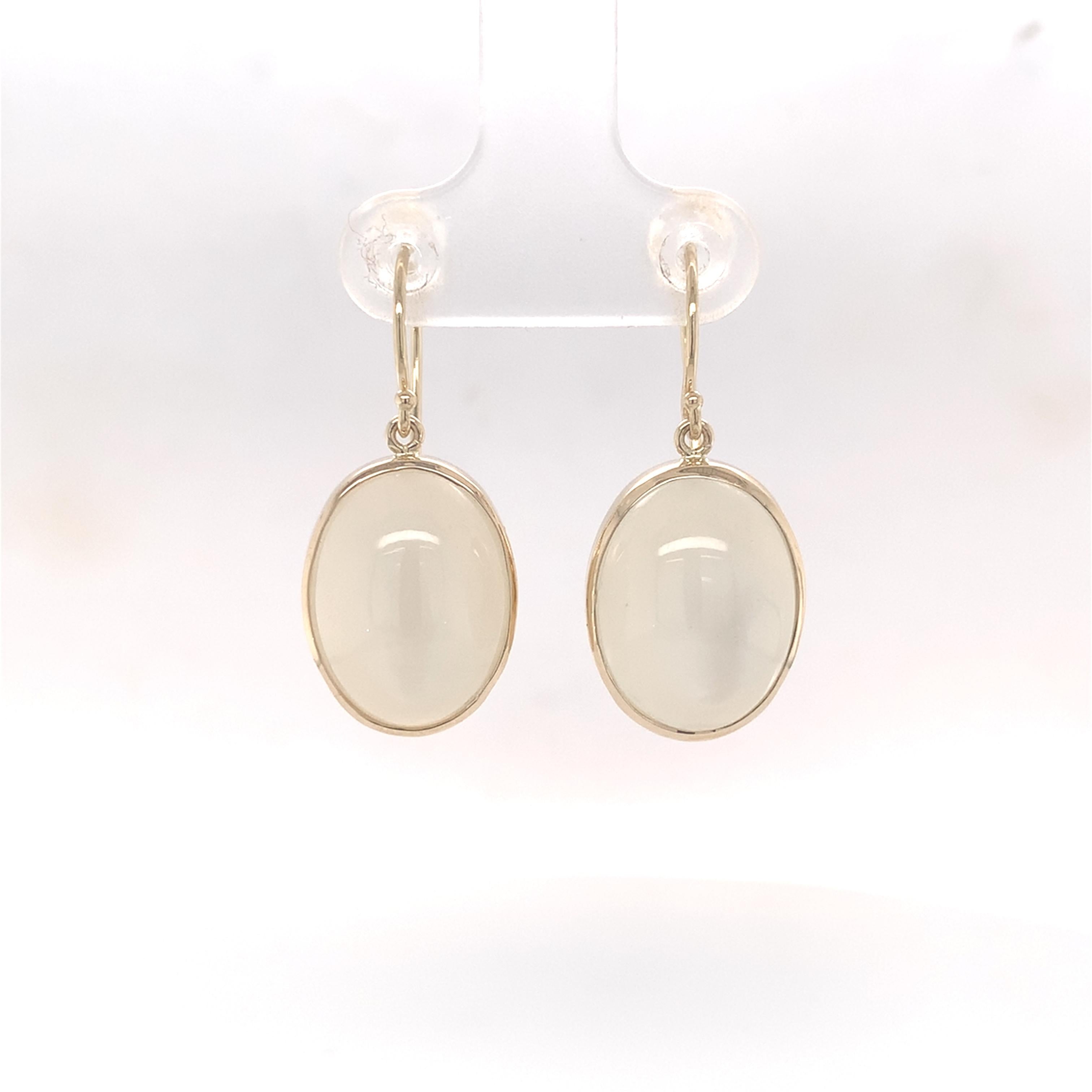 Contemporaneo Coppia di orecchini a goccia in oro giallo 14K con pietra di luna grande 22 carati tw in vendita