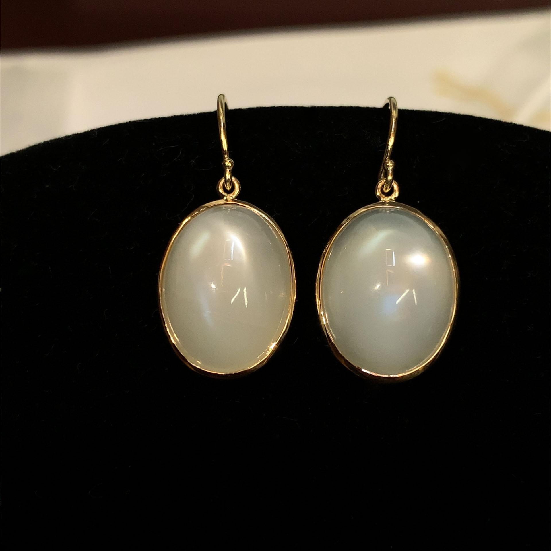 Donna Coppia di orecchini a goccia in oro giallo 14K con pietra di luna grande 22 carati tw in vendita