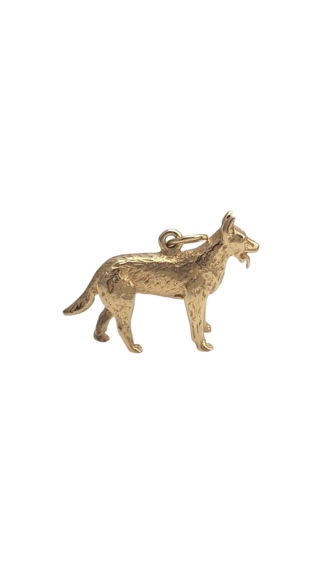 14K Yellow Gold Panting German Shepard Dog Charm #21068 In Good Condition For Sale In Washington Depot, CT