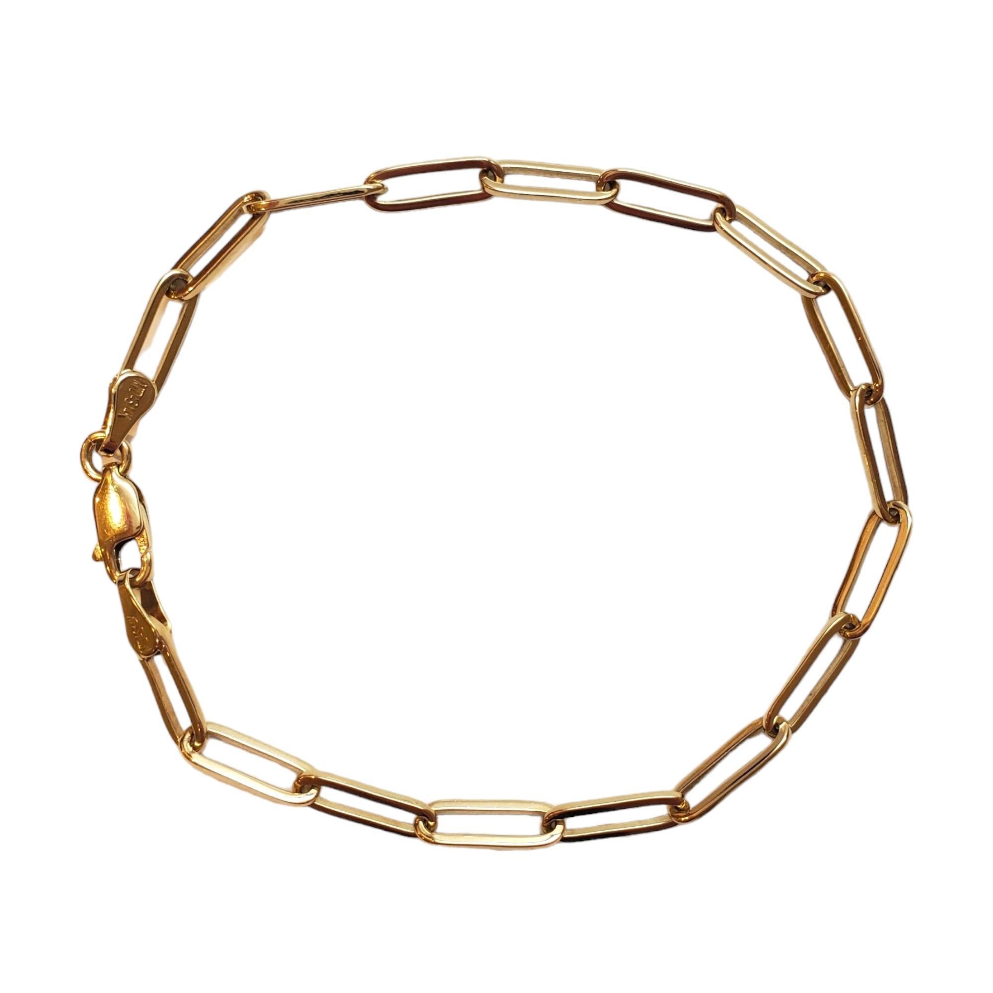 14K Yellow Gold Paper Clip Bracelet 

Paper clip design bracelet in 14K yellow gold.

Hallmark: MIDAS 14K TURKEY

Weight: 3.14 dwt/ 4.88 g

Chain Length: 7
